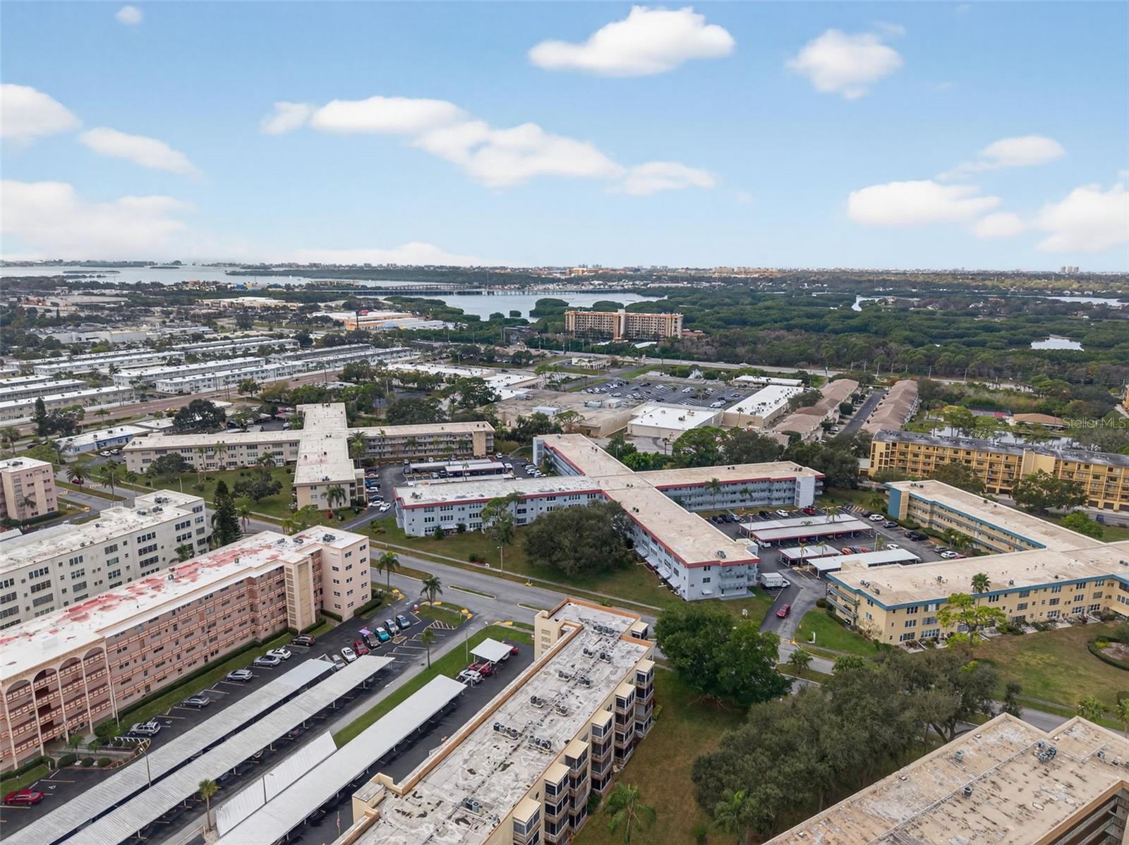 Listing photo id 54 for 5660 80th Street N D101