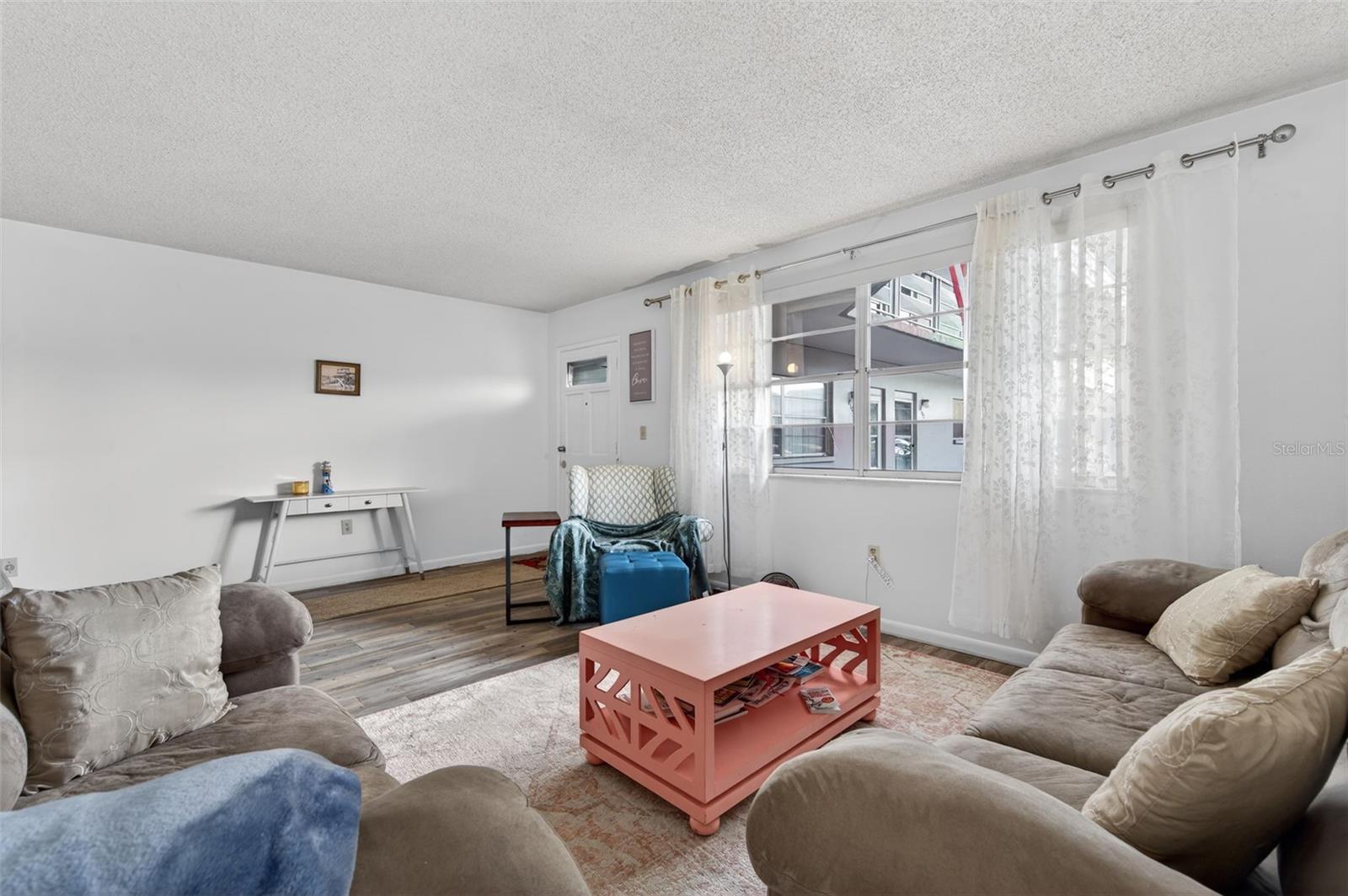 Listing photo id 5 for 5660 80th Street N D101