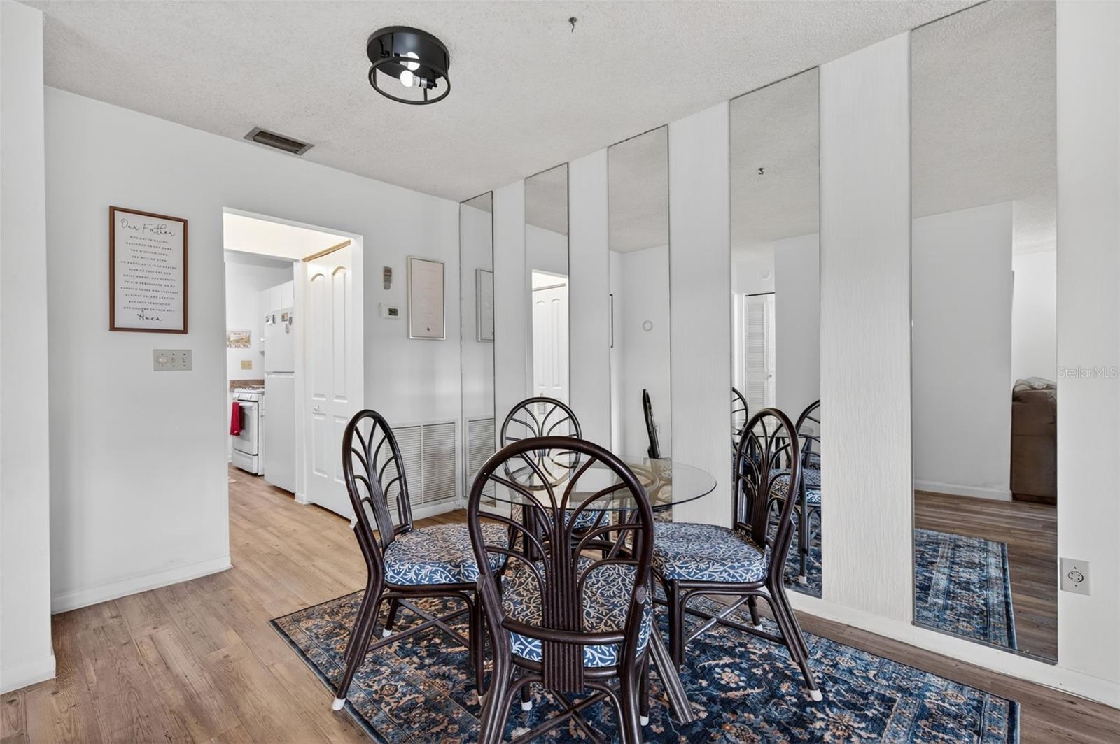 Listing photo id 7 for 5660 80th Street N D101