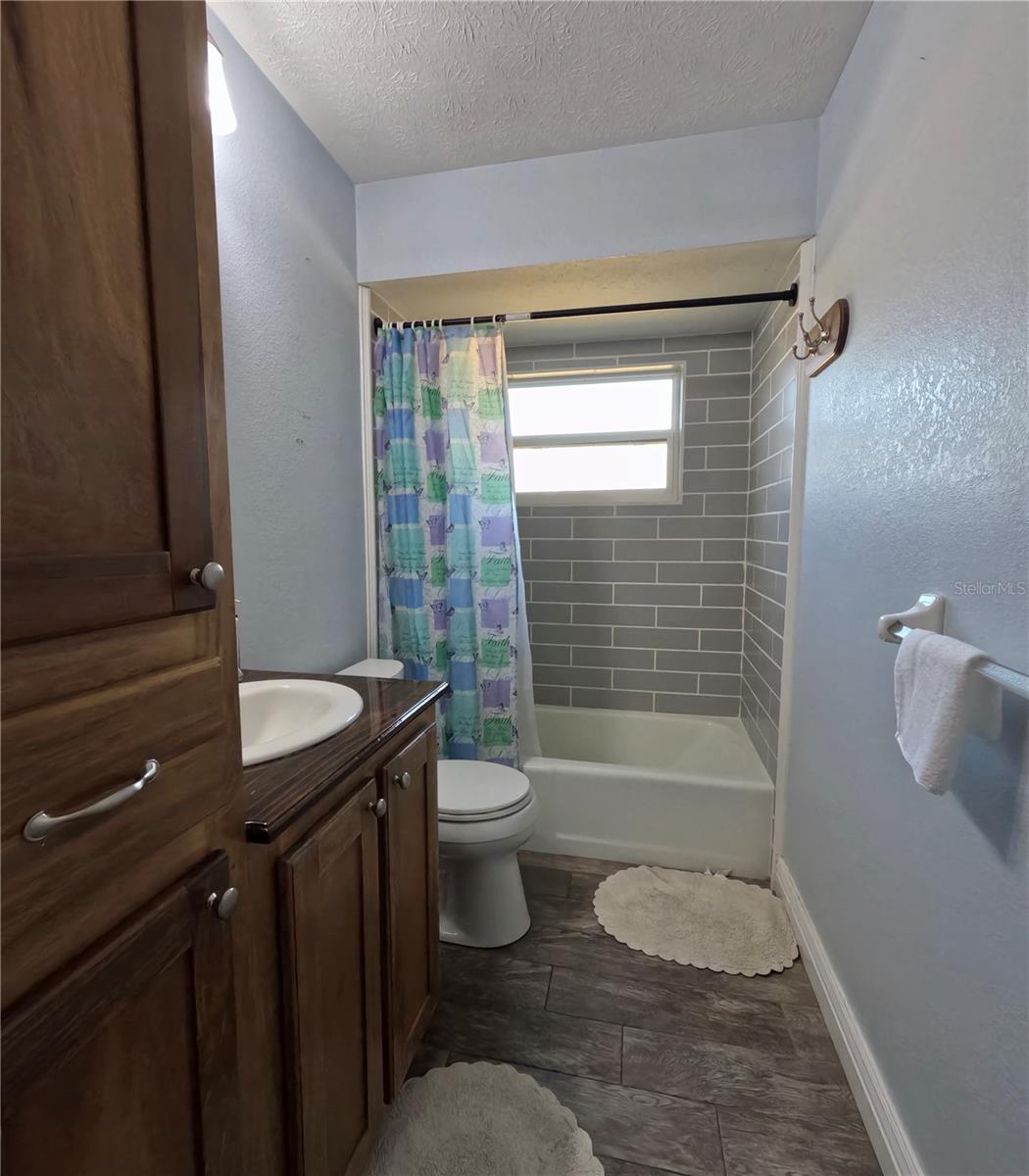 Image 26 of 40 For 4902 Thonotosassa Road