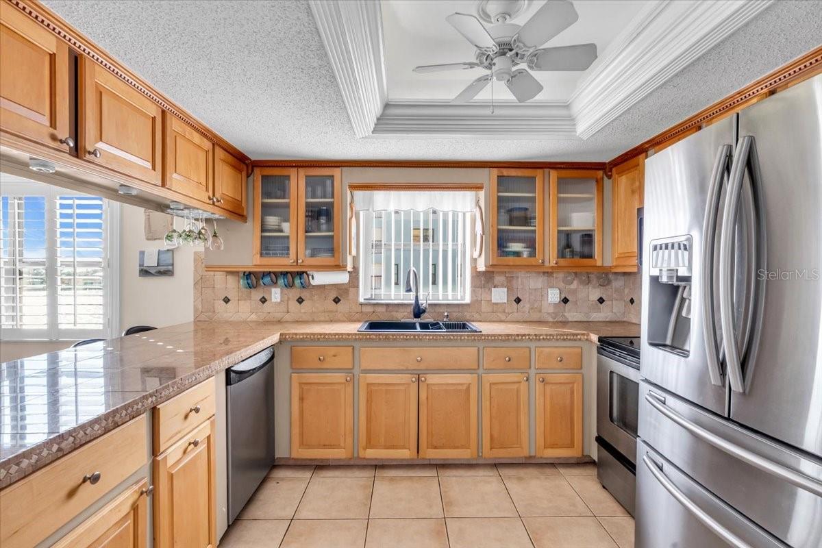 Image 11 of 21 For 10301 Gulf Boulevard 302