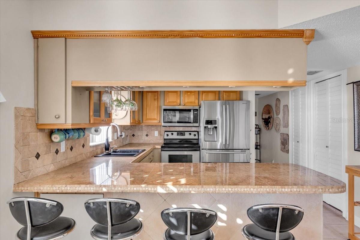 Image 12 of 21 For 10301 Gulf Boulevard 302