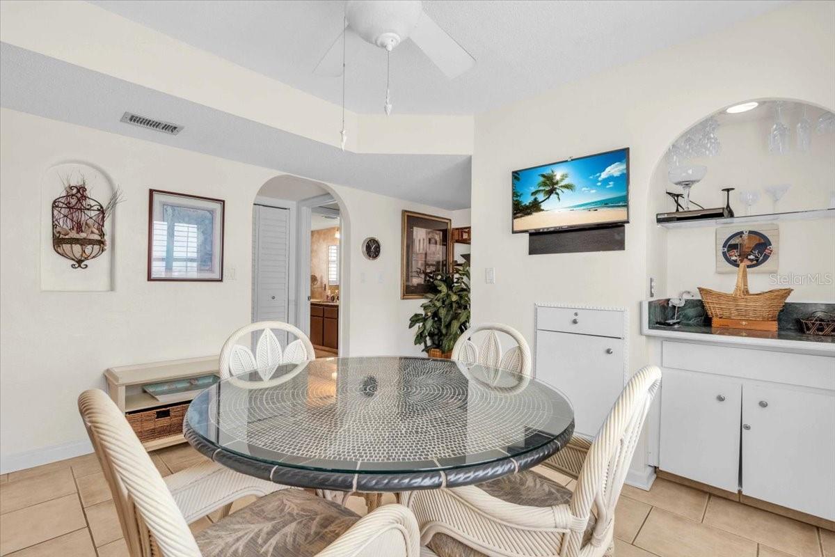 Image 13 of 21 For 10301 Gulf Boulevard 302