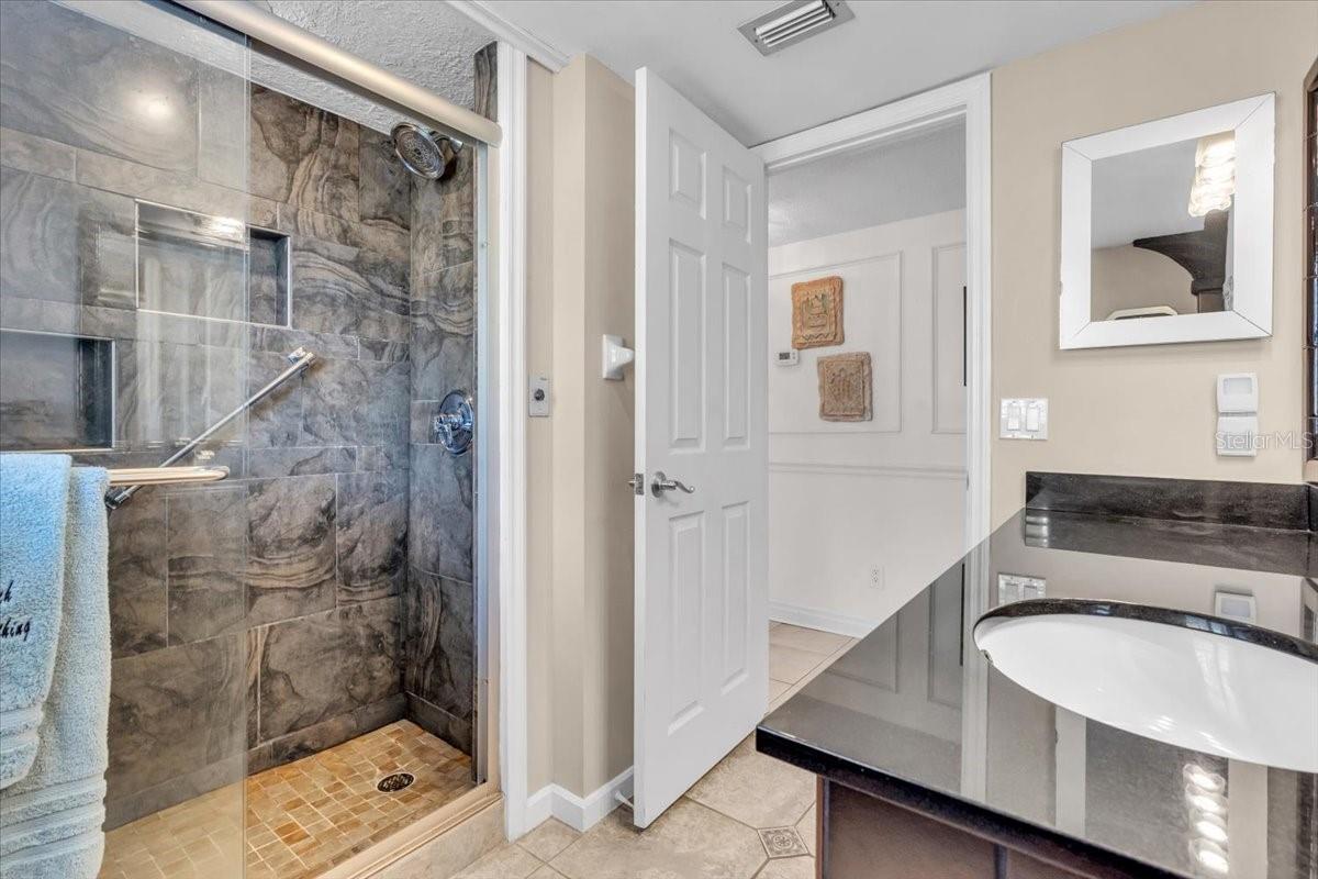 Image 19 of 21 For 10301 Gulf Boulevard 302