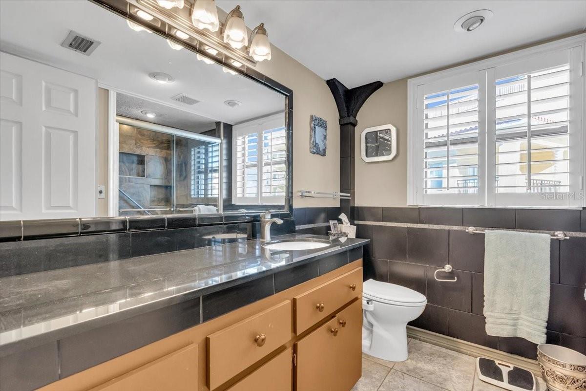 Image 20 of 21 For 10301 Gulf Boulevard 302