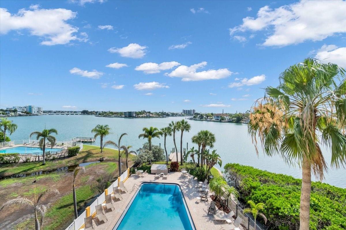 Image 5 of 21 For 10301 Gulf Boulevard 302