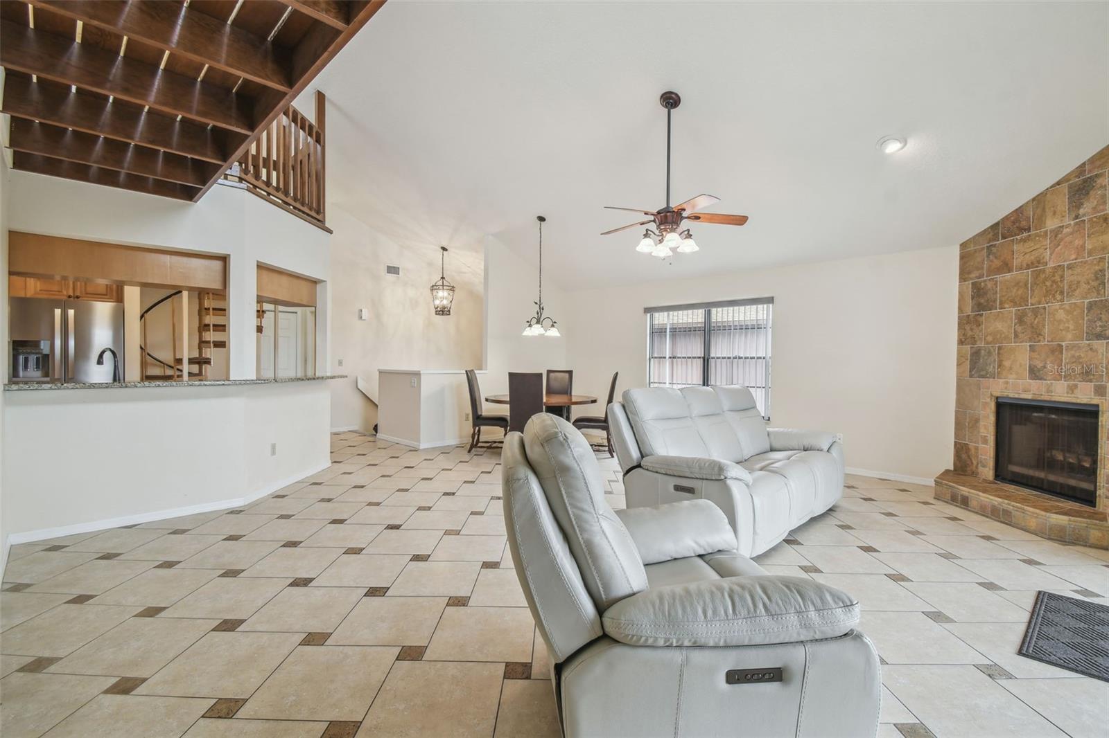 Listing photo id 9 for 6321 Garland Court