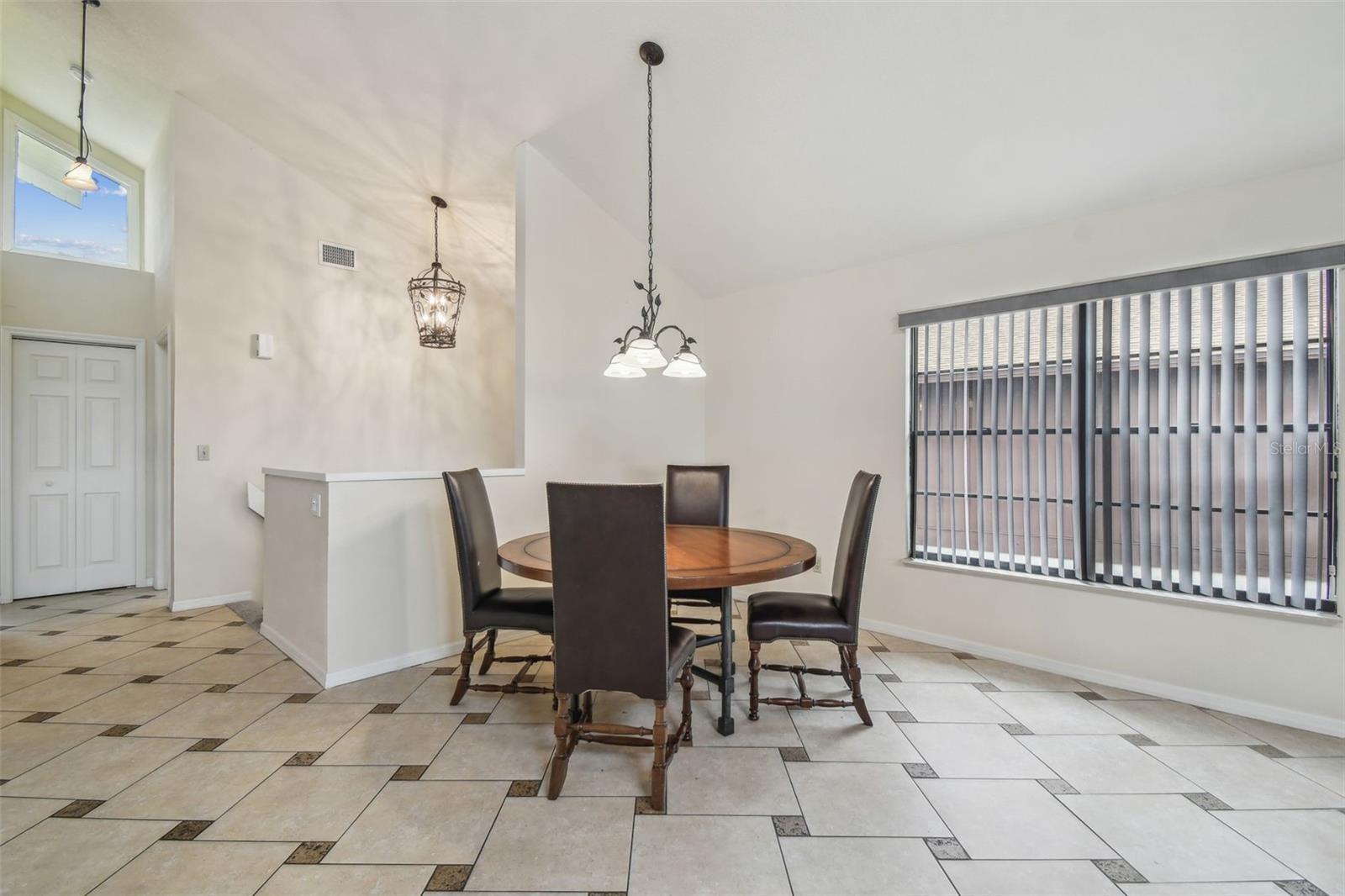 Listing photo id 10 for 6321 Garland Court