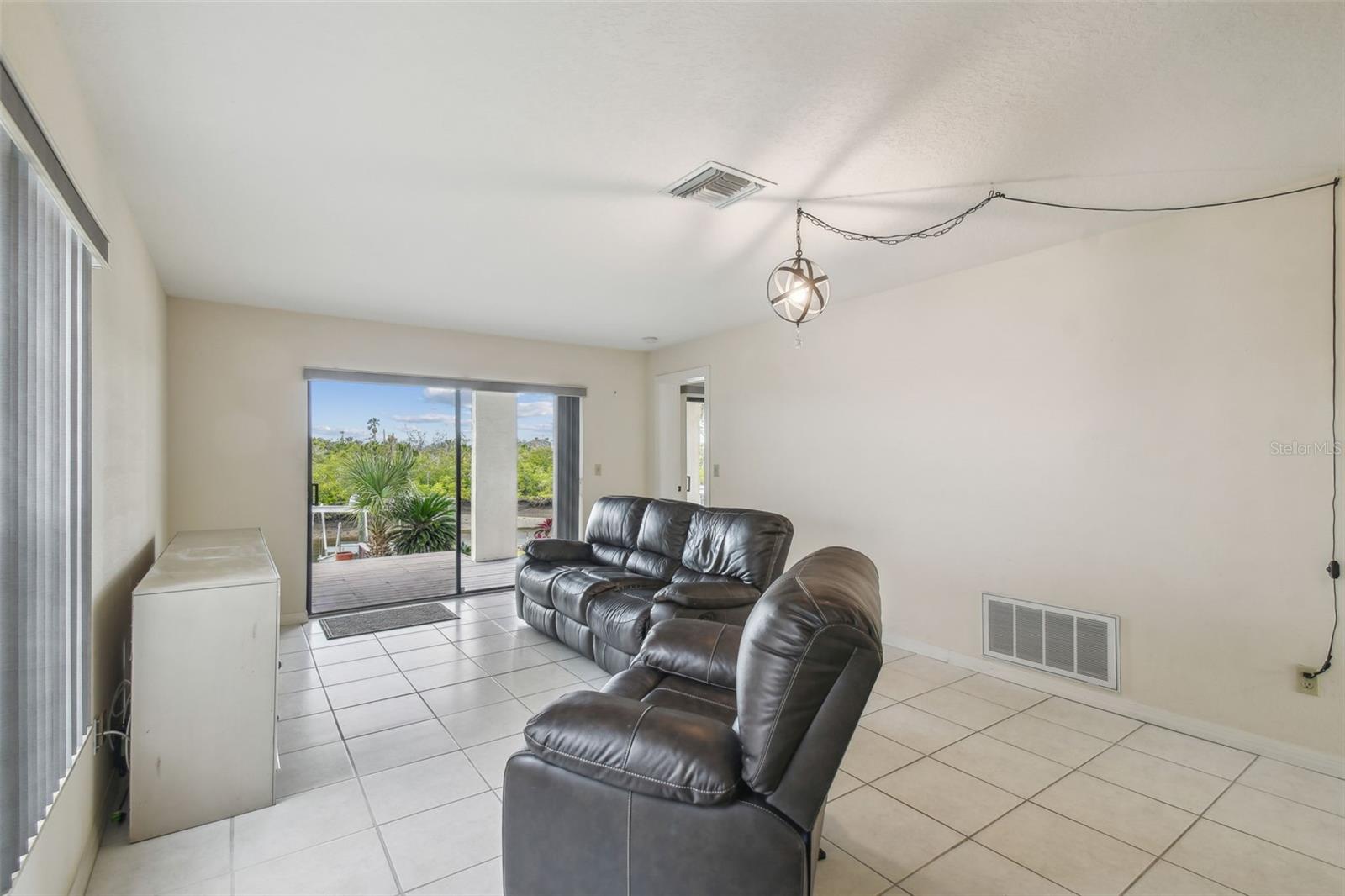 Listing photo id 43 for 6321 Garland Court