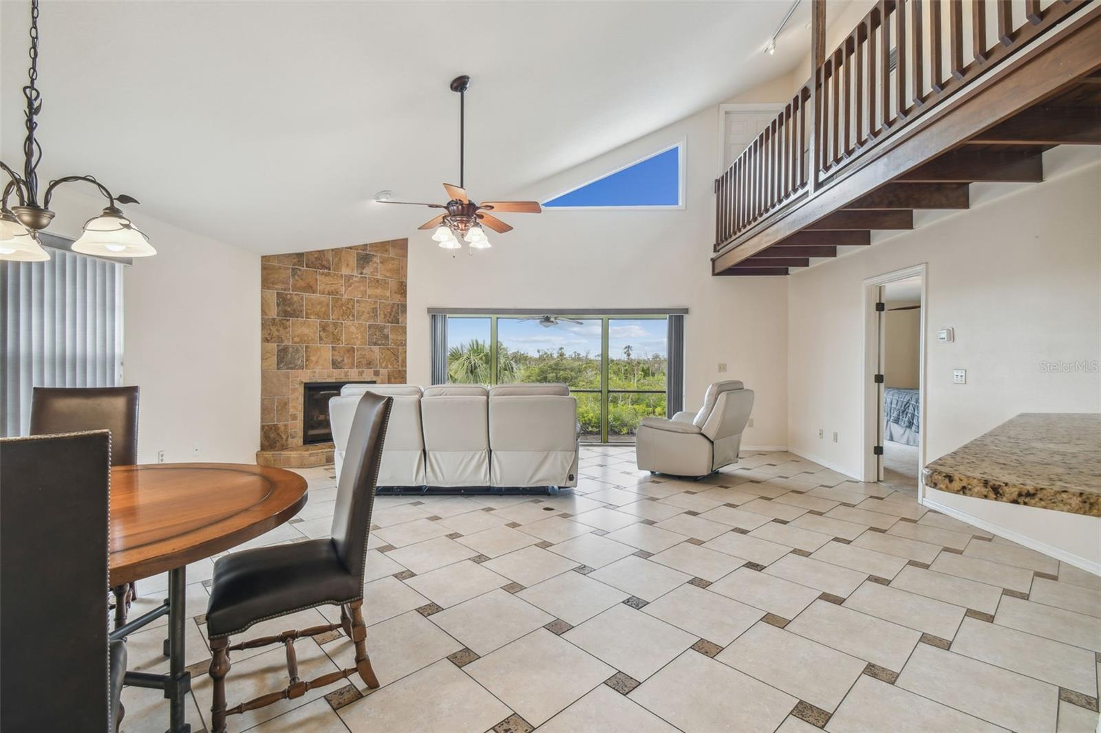 Listing photo id 5 for 6321 Garland Court