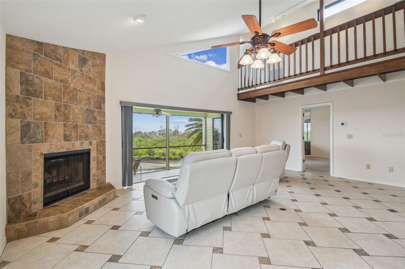 Listing photo id 7 for 6321 Garland Court