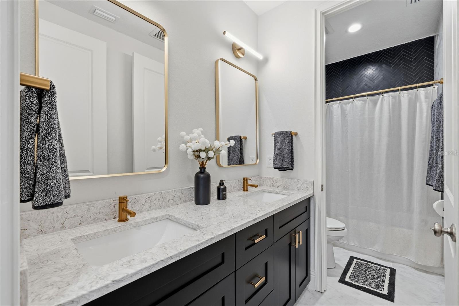 Image 11 of 84 For 481 33rd Avenue N