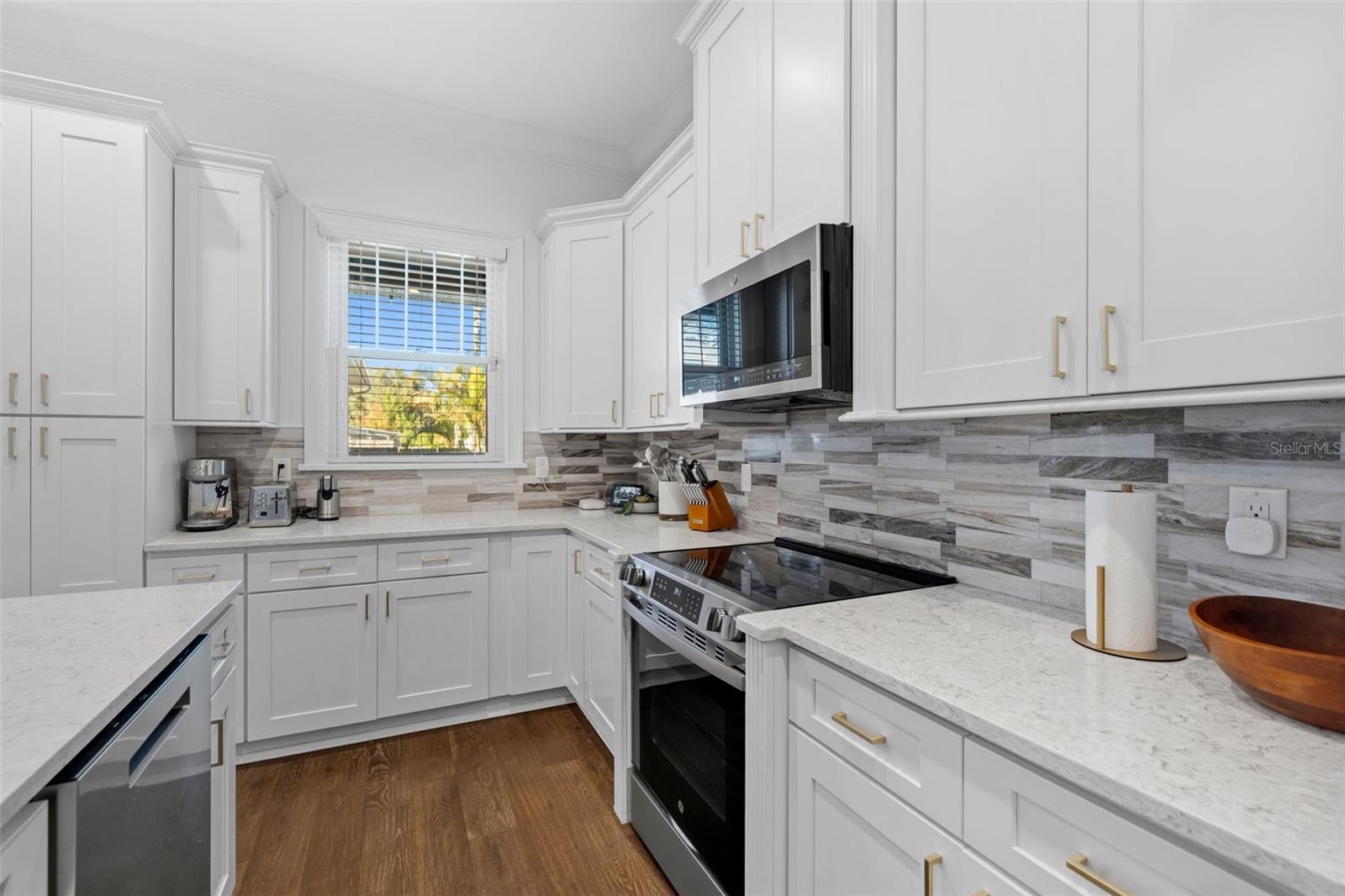 Image 32 of 84 For 481 33rd Avenue N