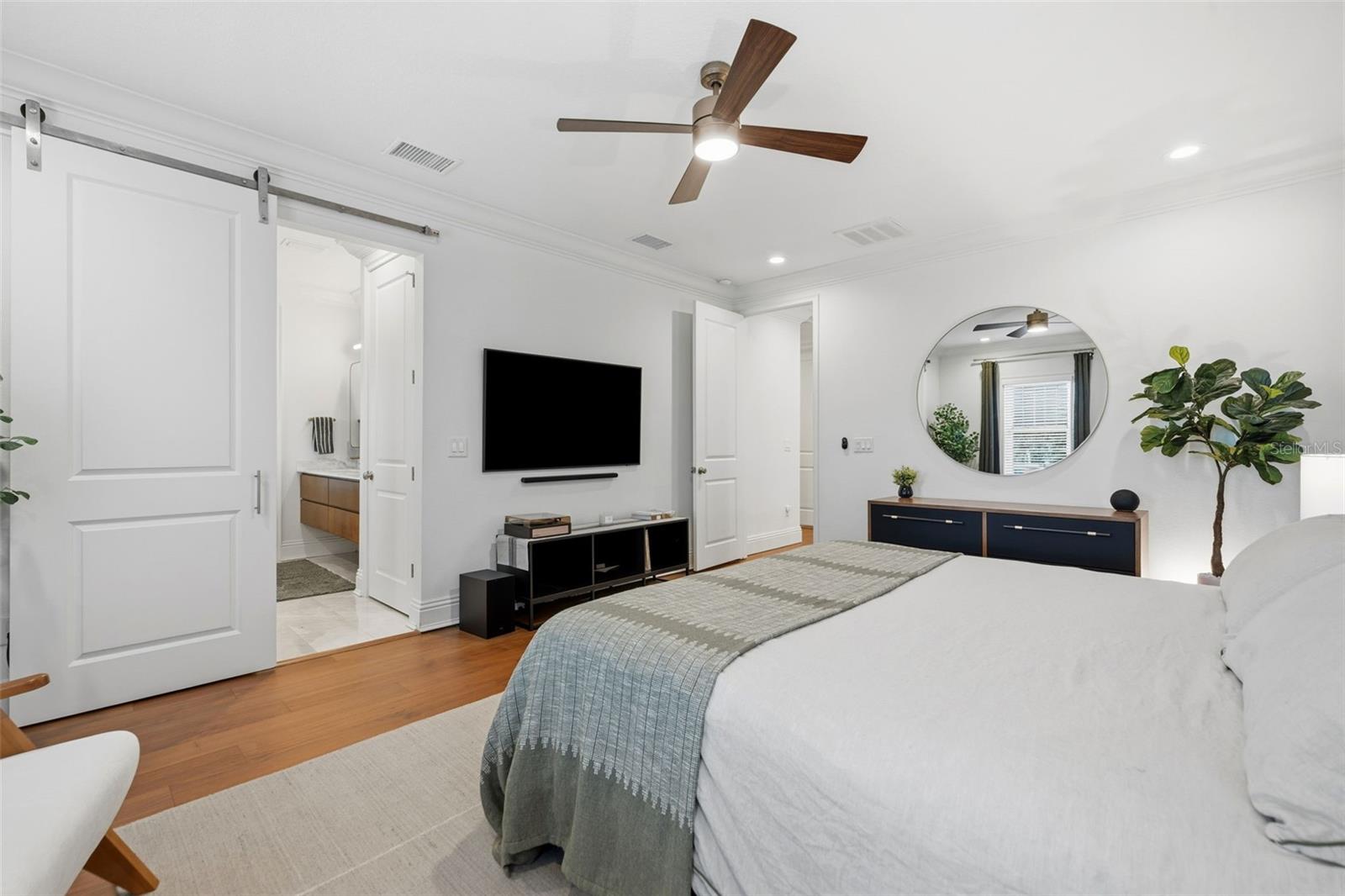 Image 43 of 84 For 481 33rd Avenue N