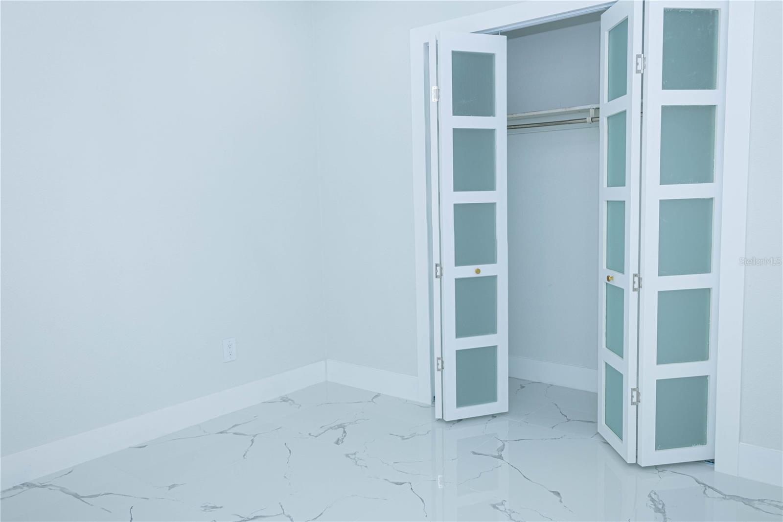 Image 26 of 33 For 3228 Grove Street