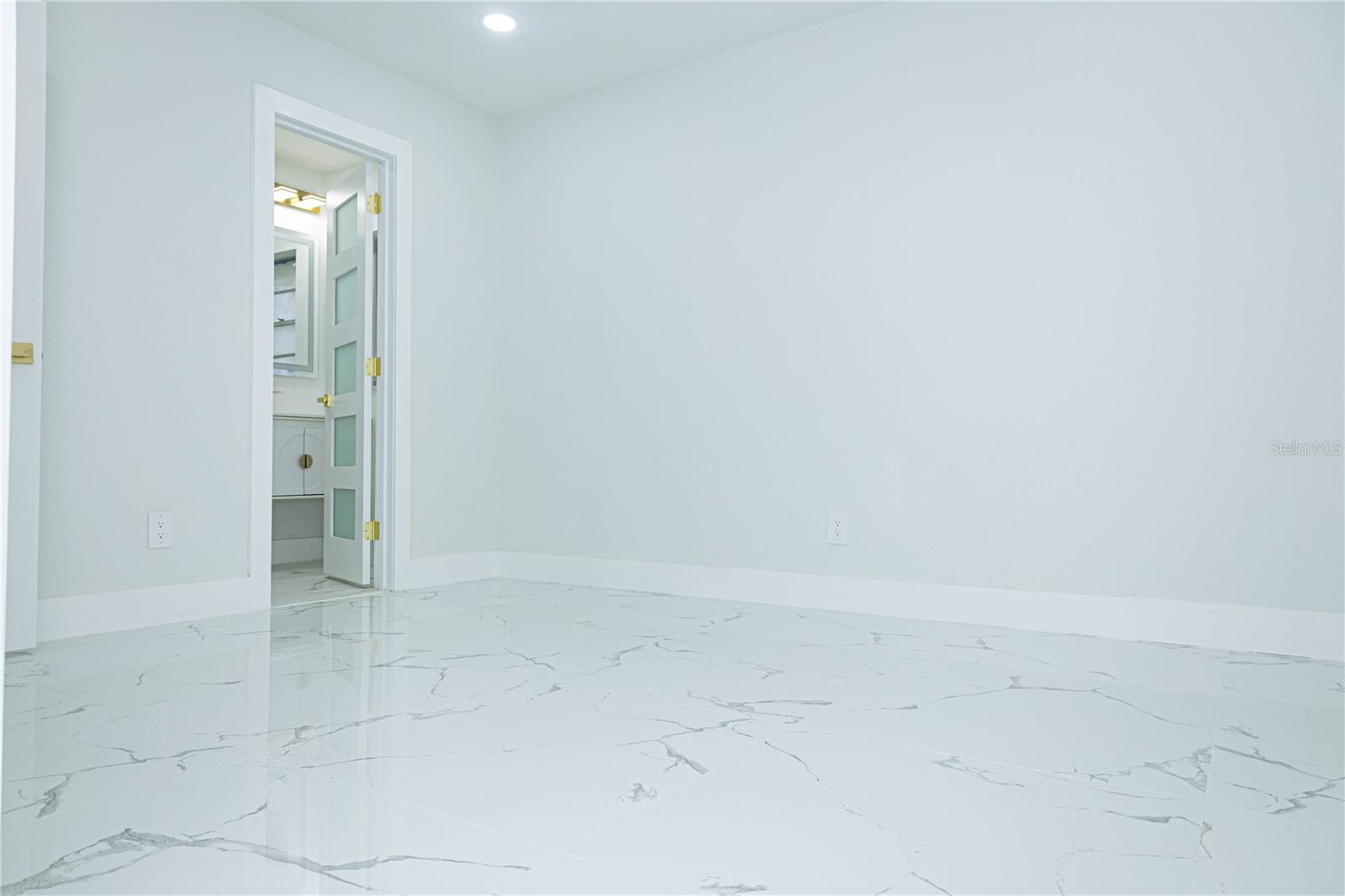 Image 27 of 33 For 3228 Grove Street