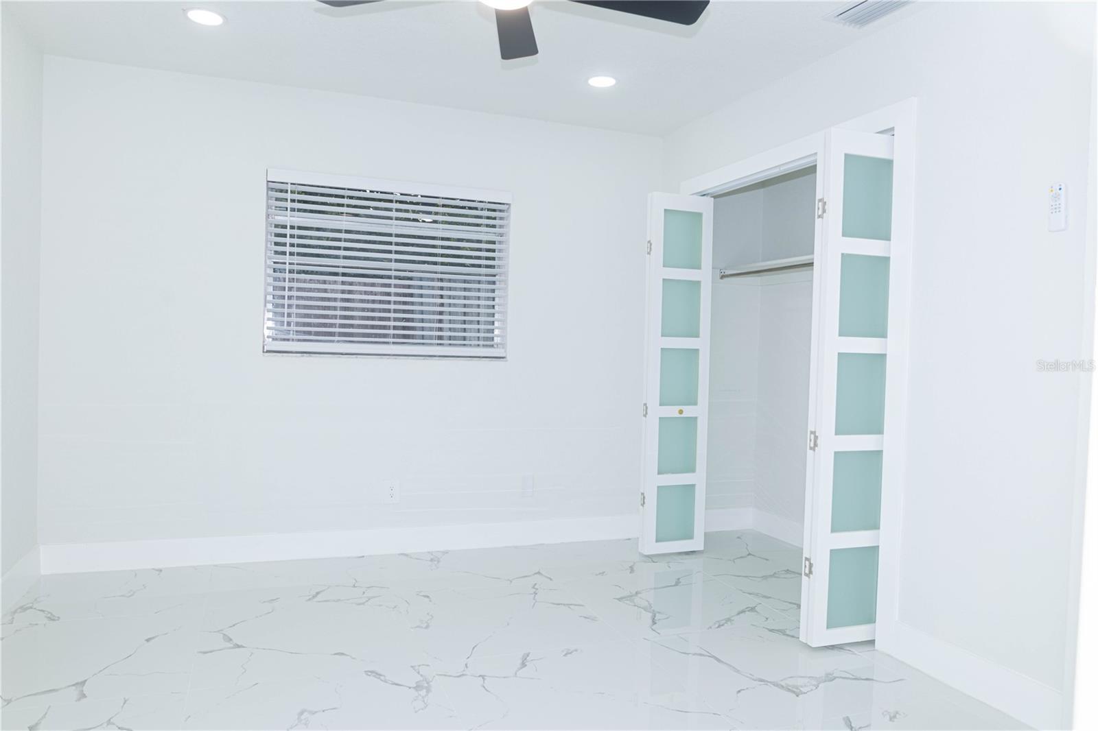 Image 29 of 33 For 3228 Grove Street