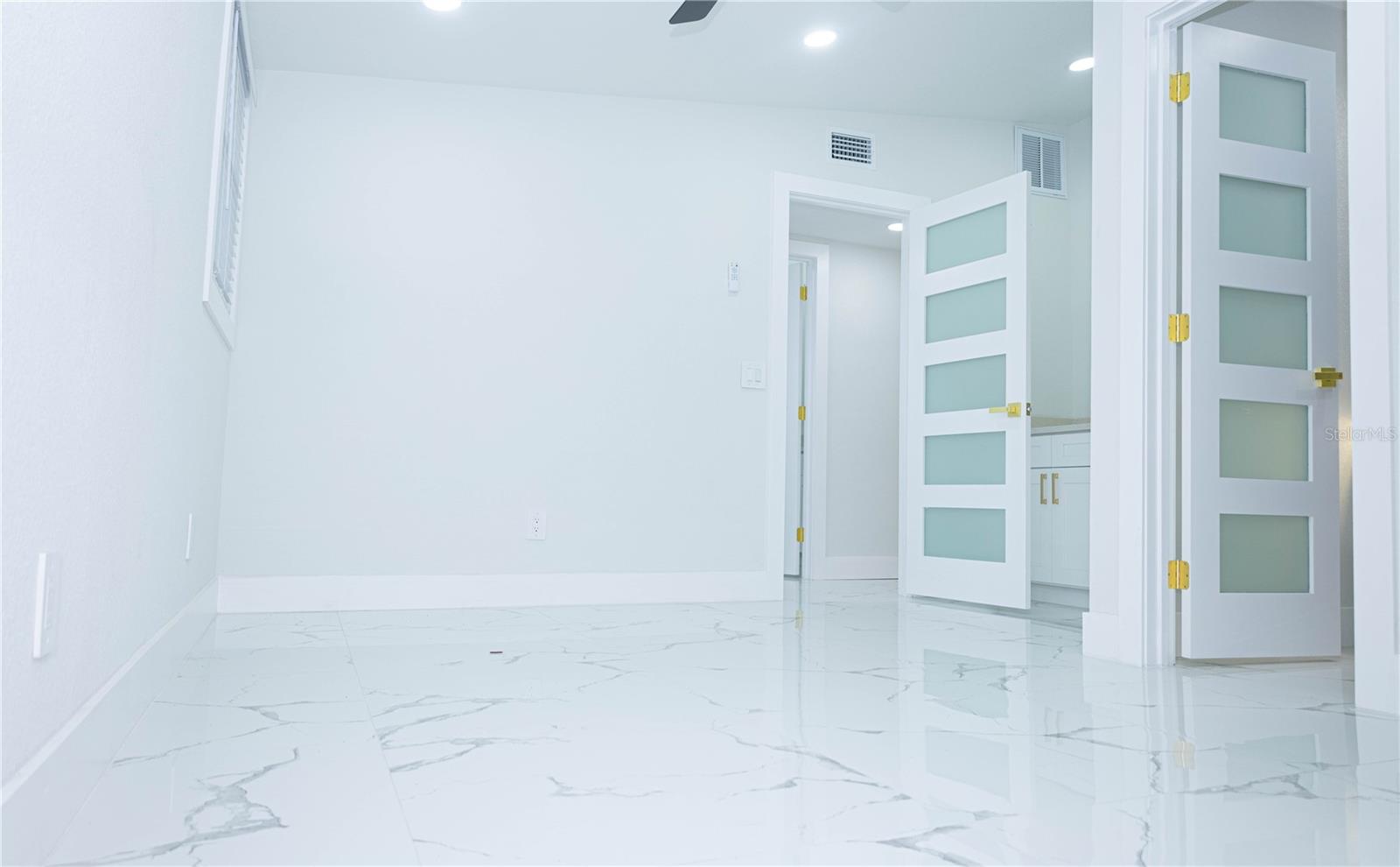 Image 30 of 33 For 3228 Grove Street