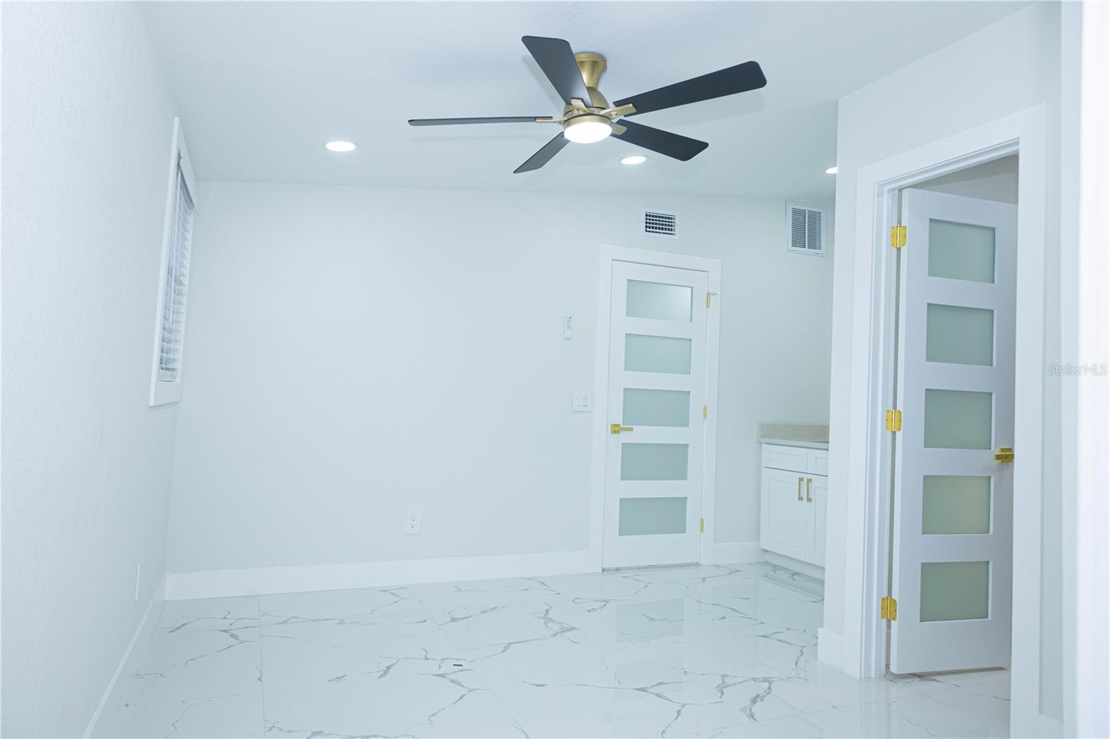 Image 31 of 33 For 3228 Grove Street