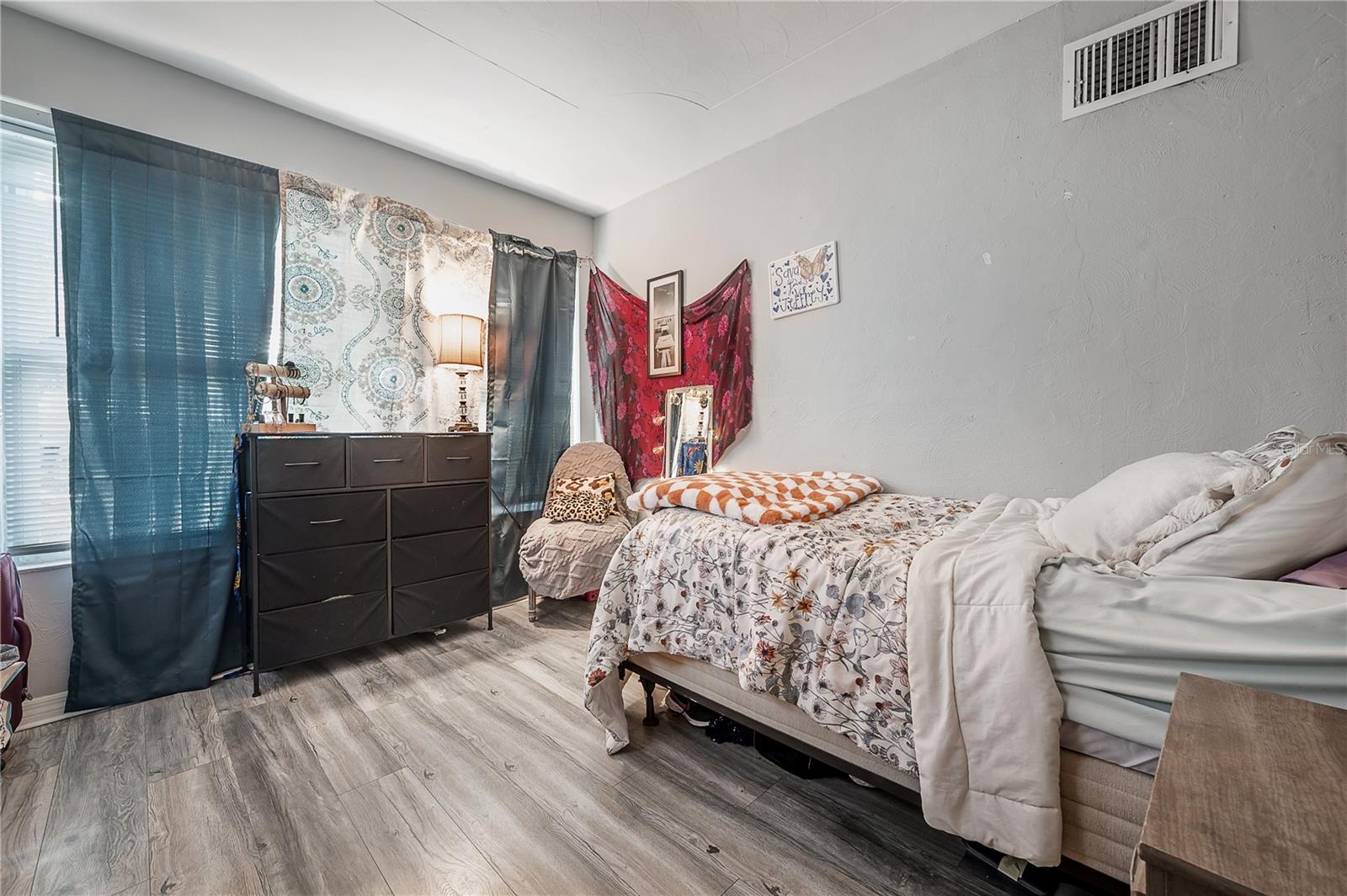 Image 28 of 33 For 1402 28th Avenue