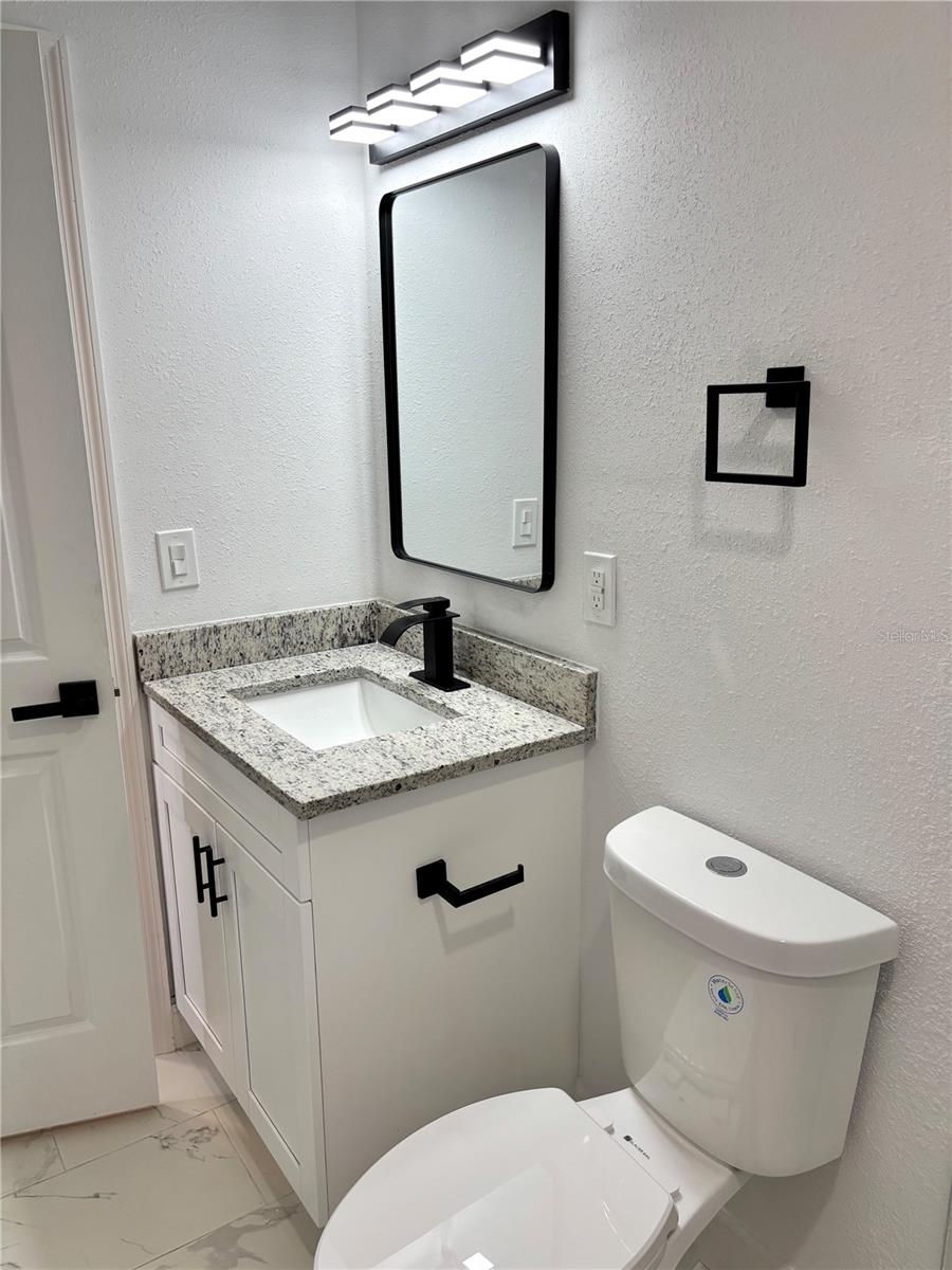 Listing photo id 12 for 1301 Woodbine Street