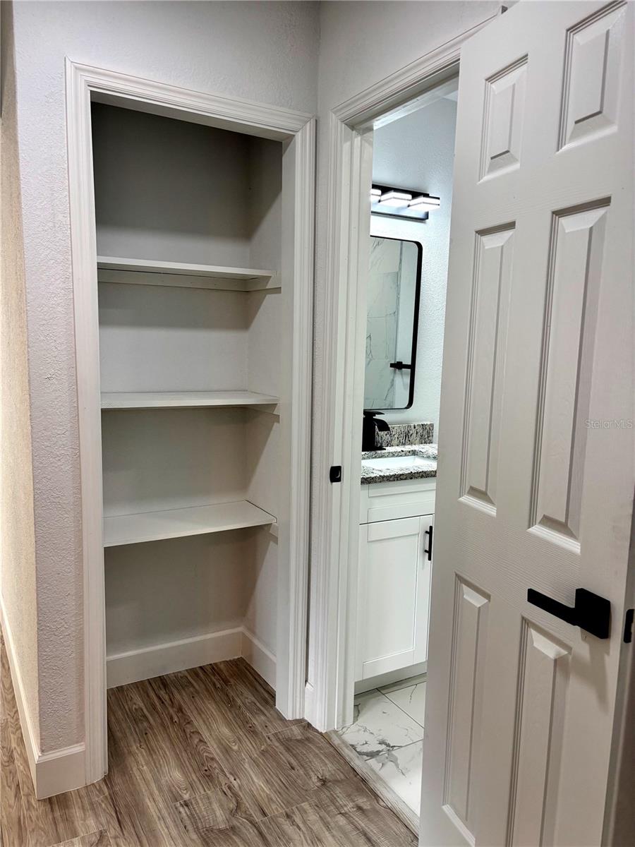 Listing photo id 17 for 1301 Woodbine Street