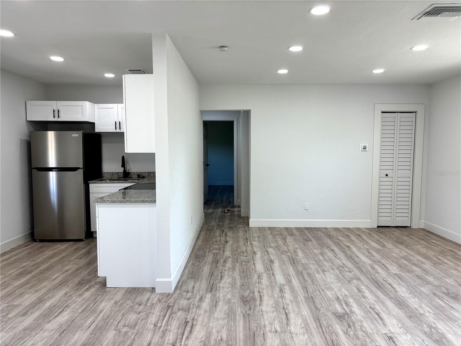 Listing photo id 0 for 1301 Woodbine Street