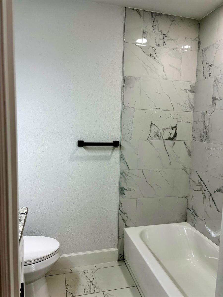 Listing photo id 20 for 1301 Woodbine Street