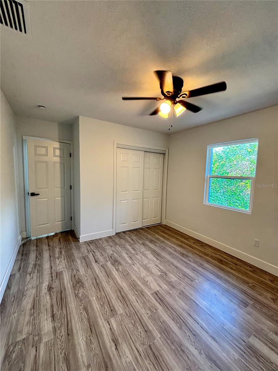 Listing photo id 24 for 1301 Woodbine Street