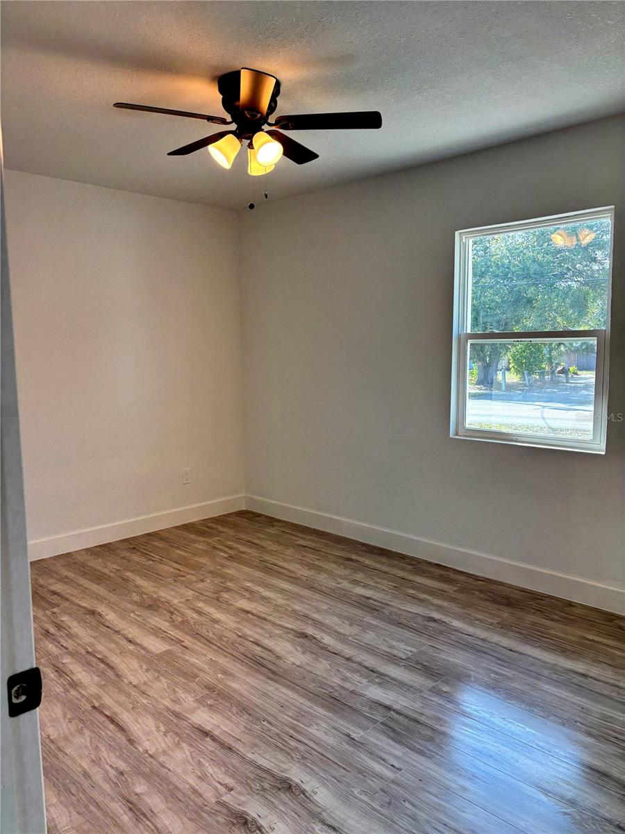 Listing photo id 26 for 1301 Woodbine Street