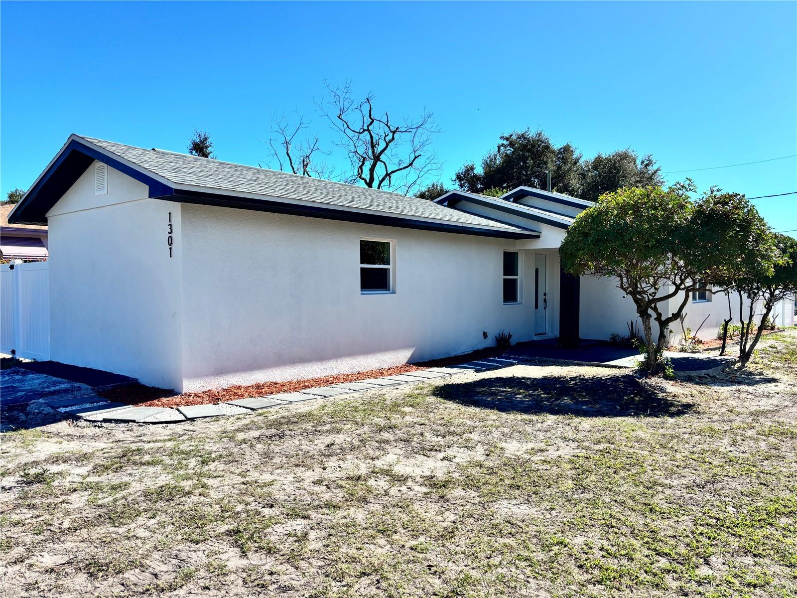 Listing photo id 28 for 1301 Woodbine Street