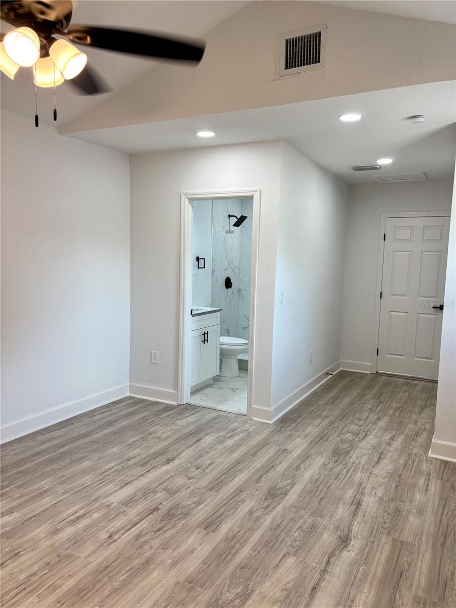 Listing photo id 3 for 1301 Woodbine Street