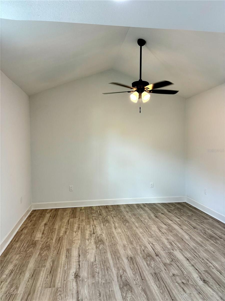 Listing photo id 5 for 1301 Woodbine Street