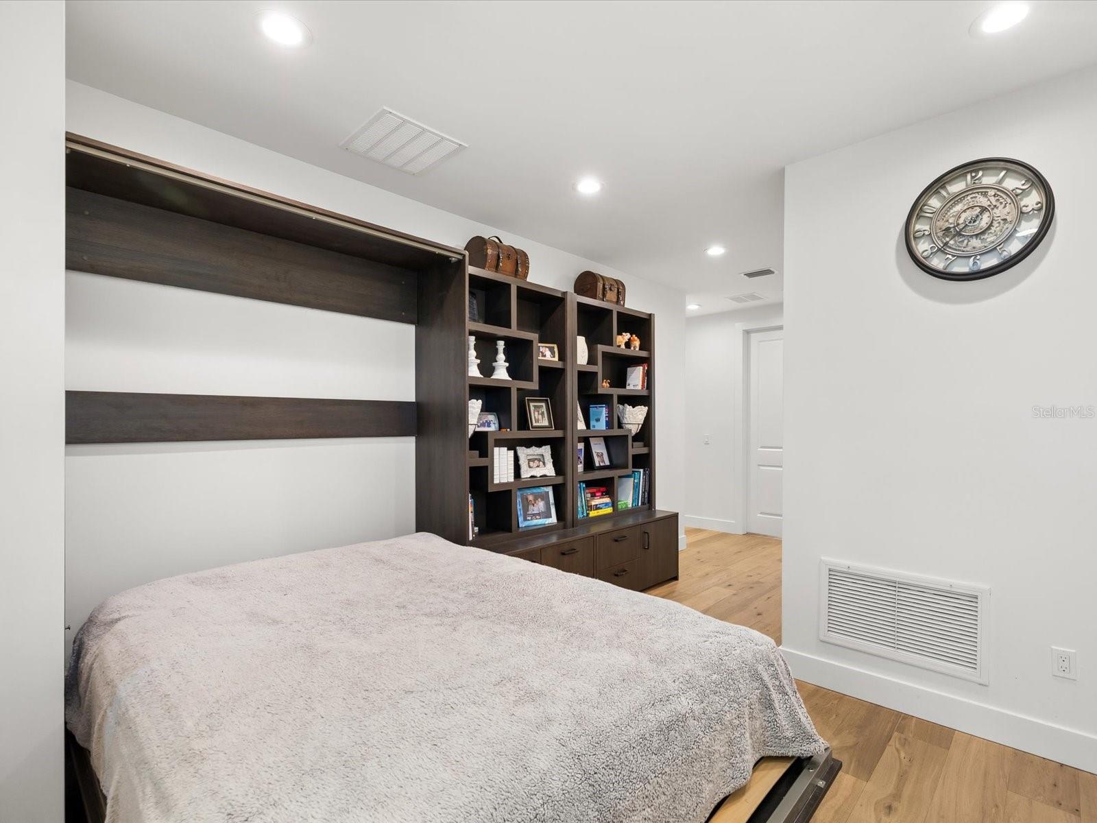 Image 25 of 71 For 3508 Euclid Avenue