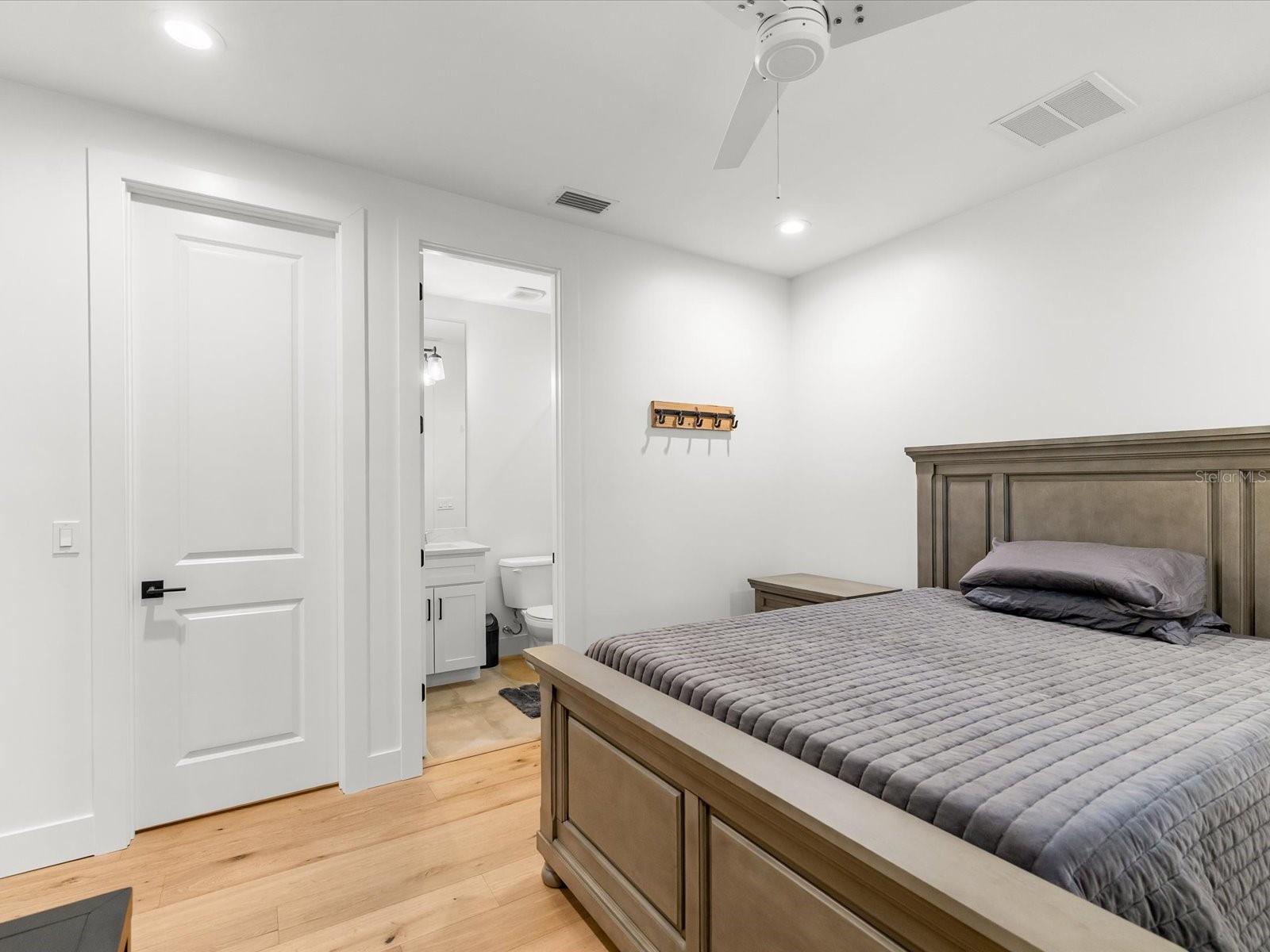 Image 30 of 71 For 3508 Euclid Avenue