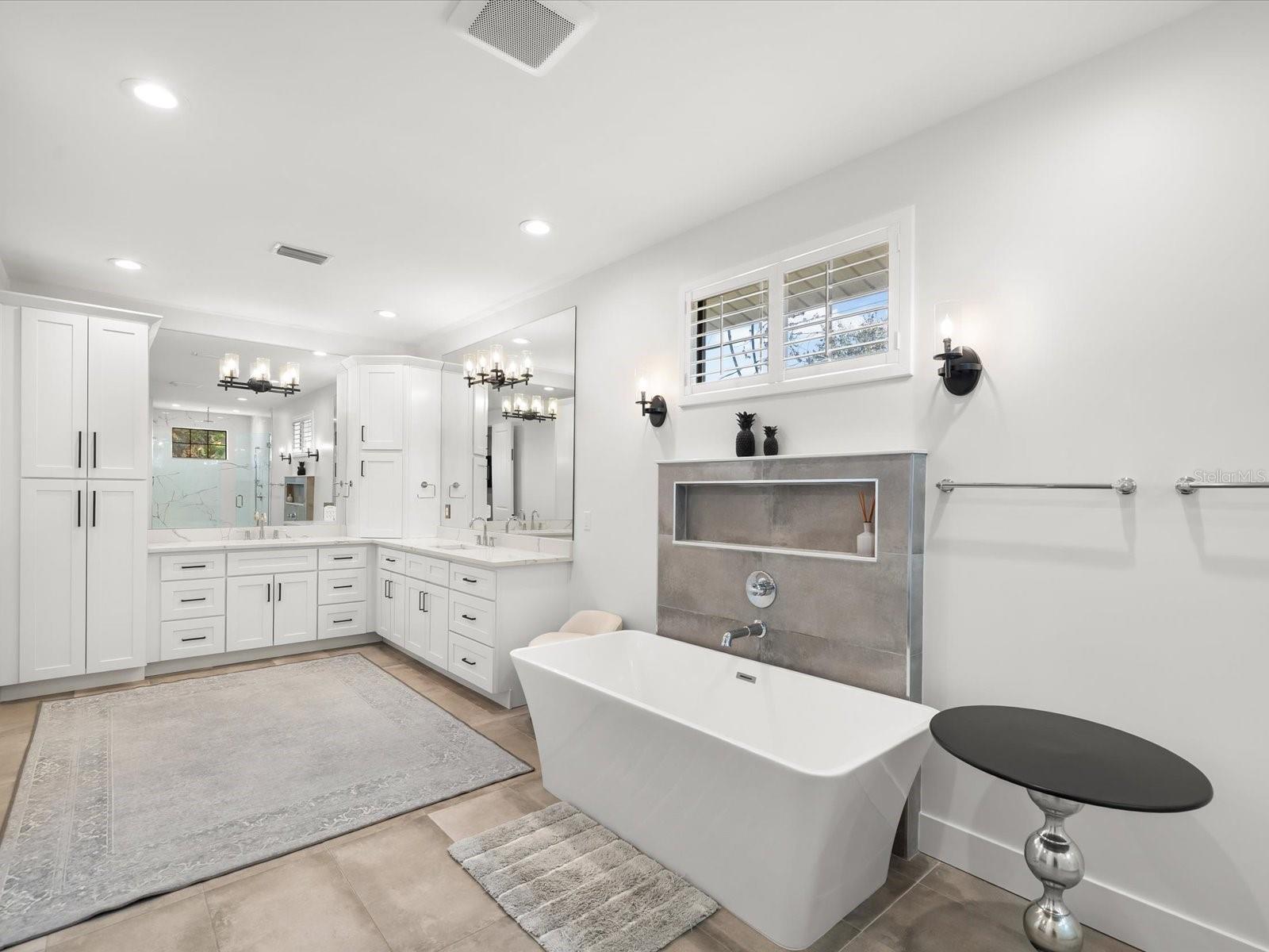 Image 41 of 71 For 3508 Euclid Avenue