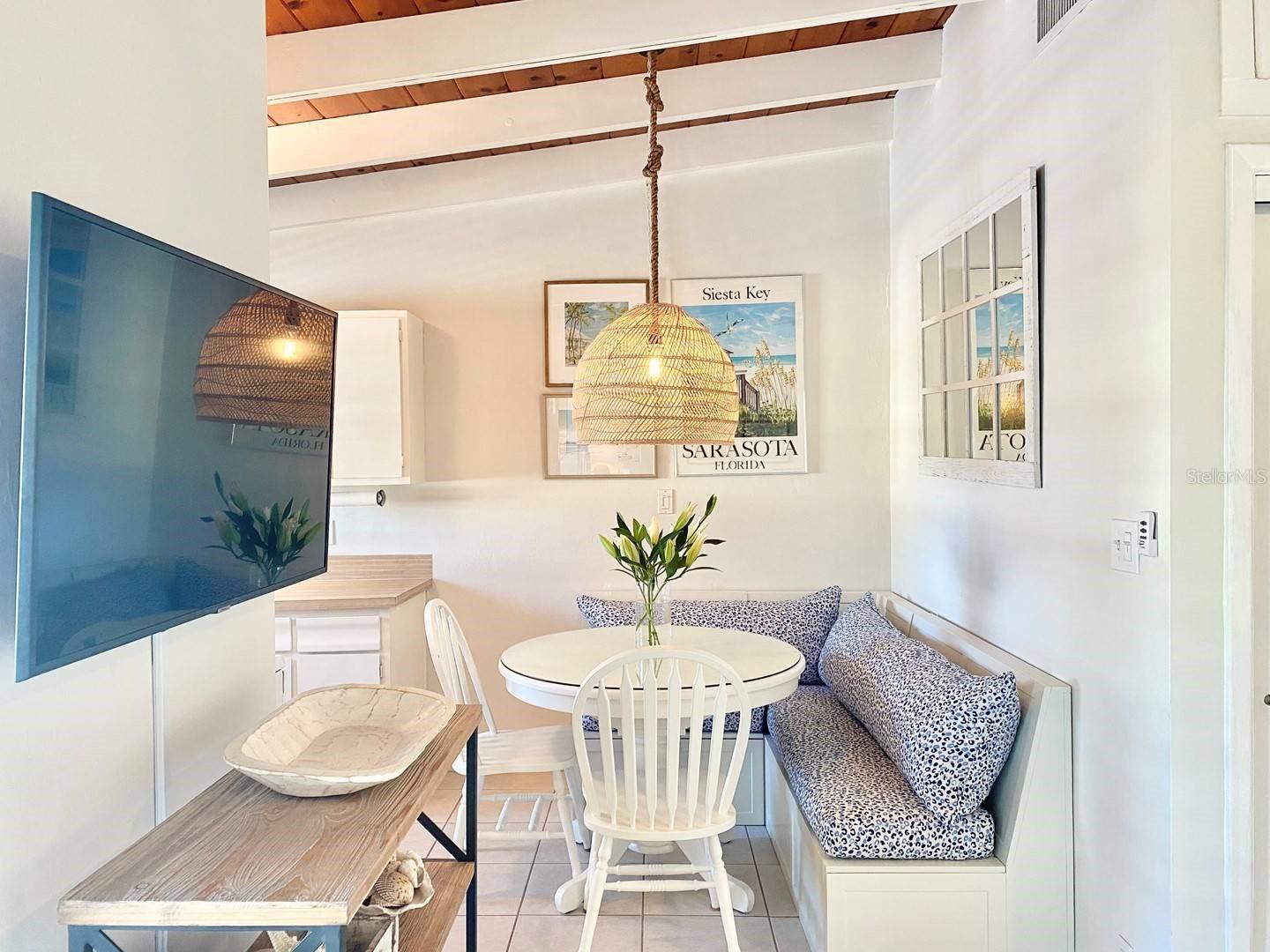 Image 6 of 21 For 6006 Midnight Pass Road 71