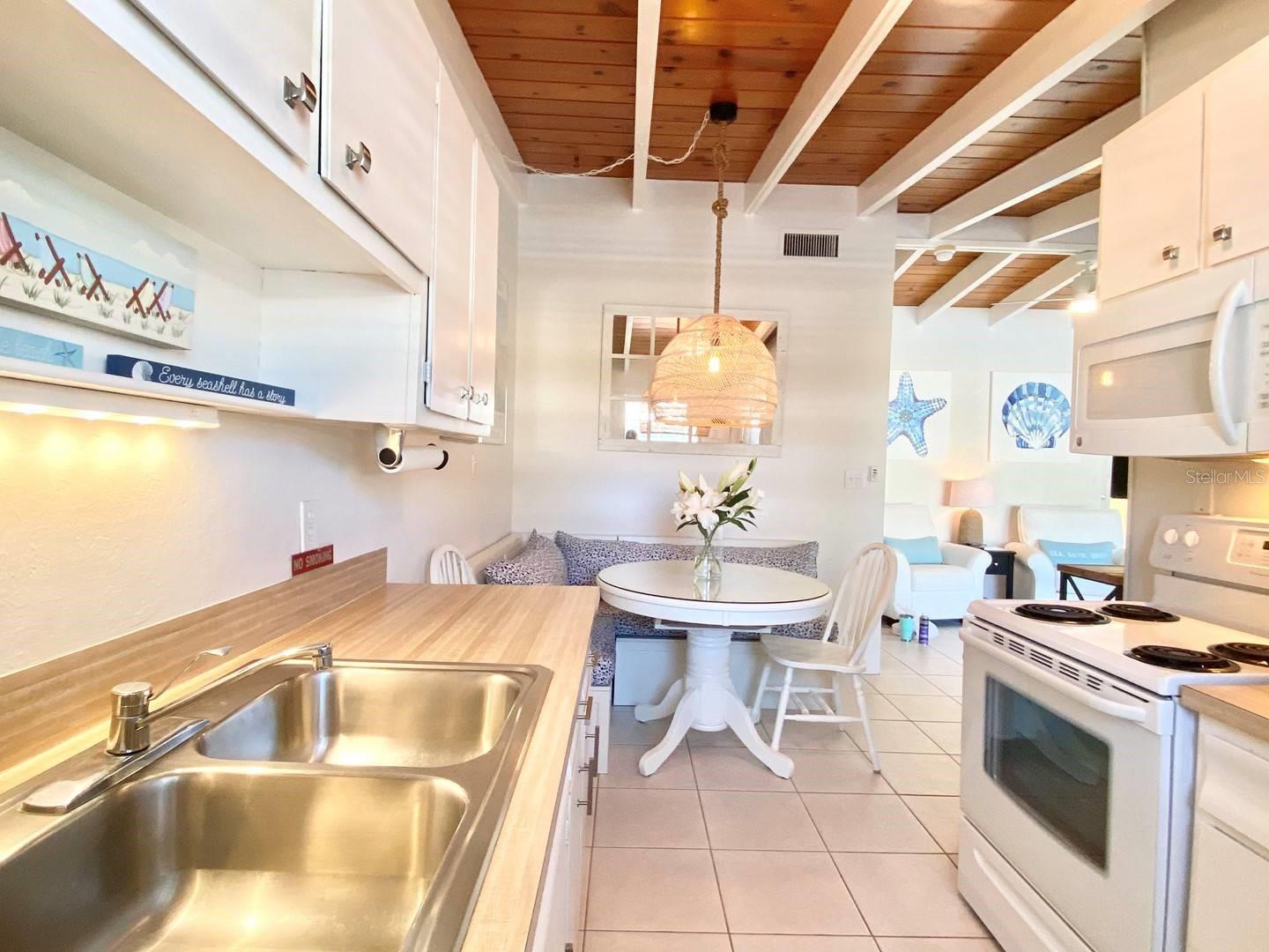 Image 7 of 21 For 6006 Midnight Pass Road 71