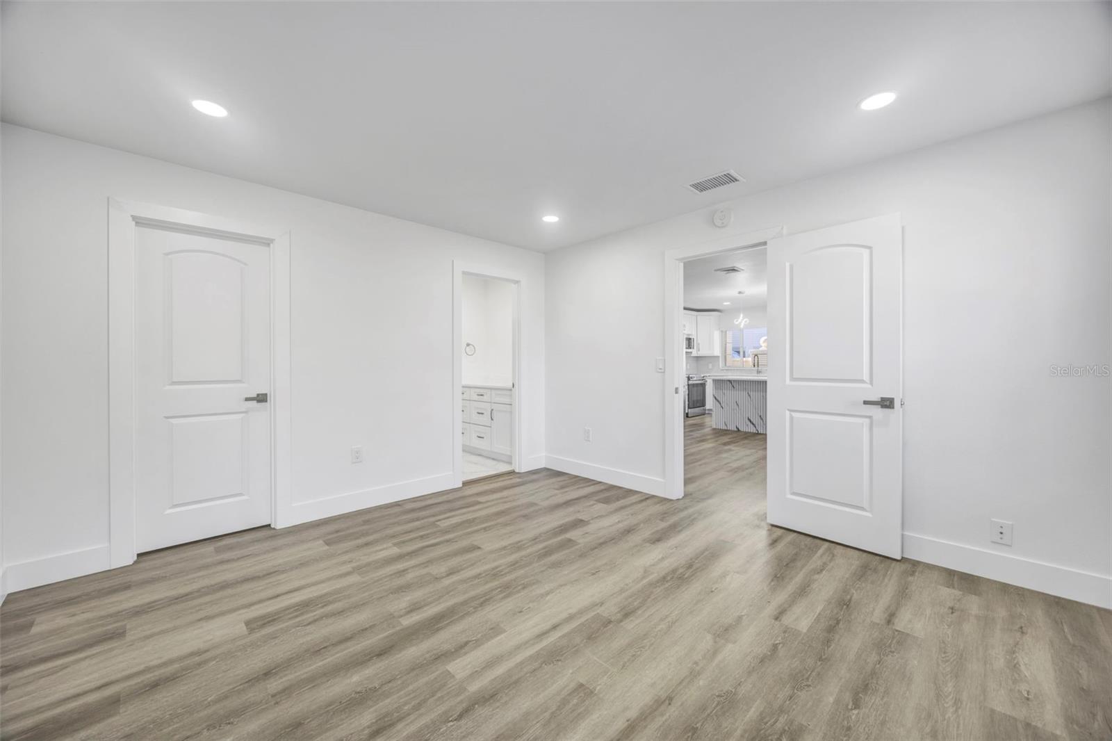 Image 16 of 41 For 11728 Raintree Drive