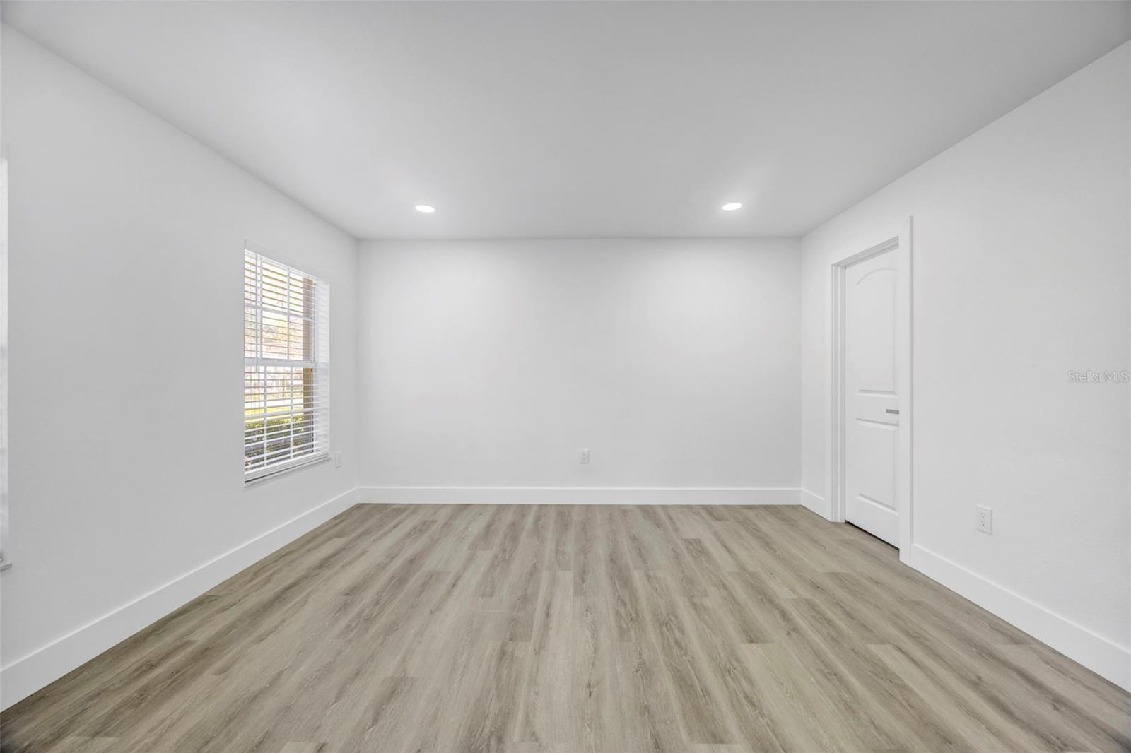 Image 18 of 41 For 11728 Raintree Drive