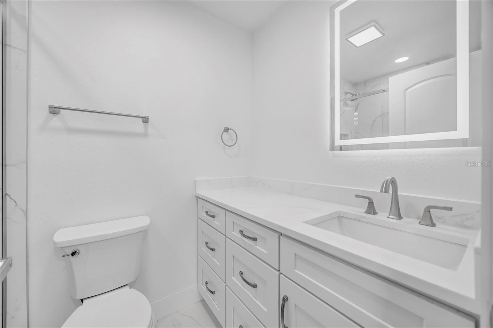 Image 19 of 41 For 11728 Raintree Drive