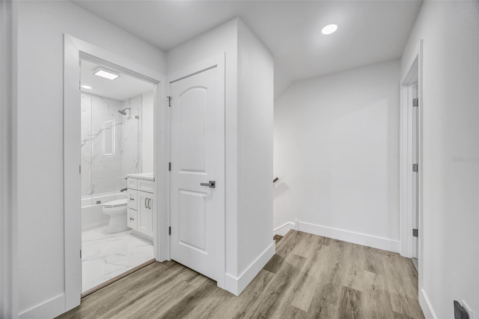 Image 22 of 41 For 11728 Raintree Drive