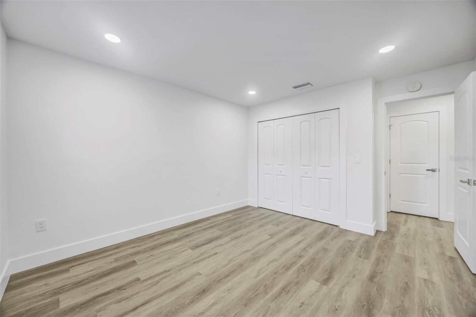 Image 28 of 41 For 11728 Raintree Drive