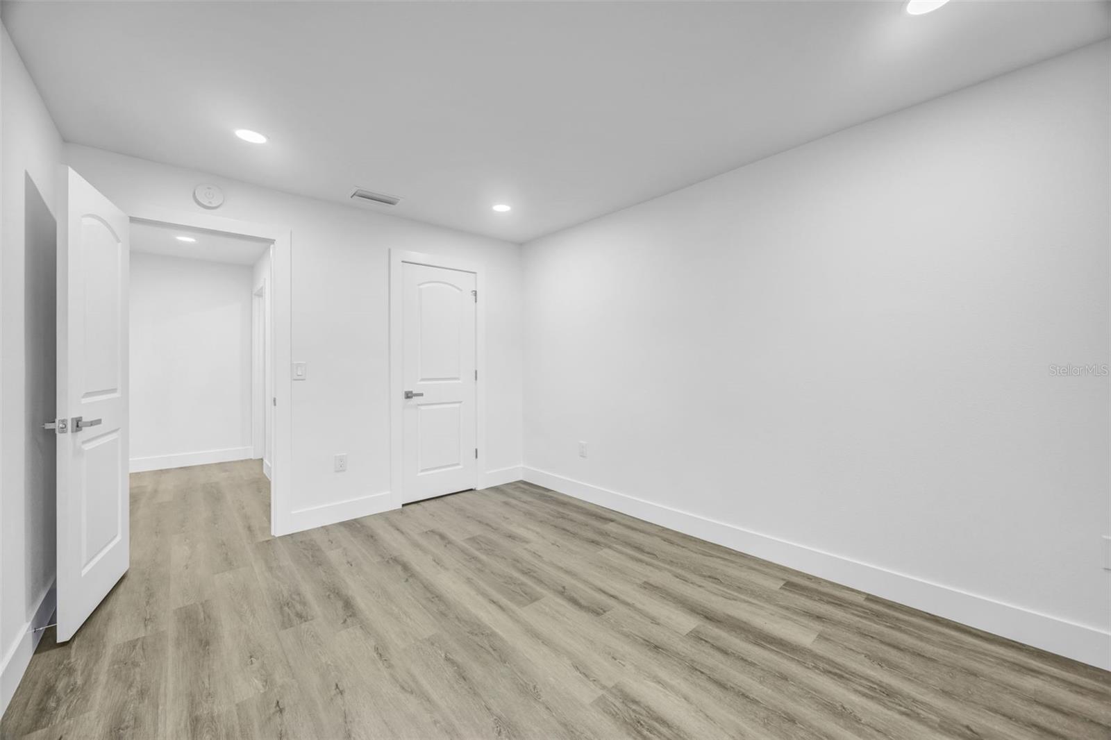 Image 30 of 41 For 11728 Raintree Drive