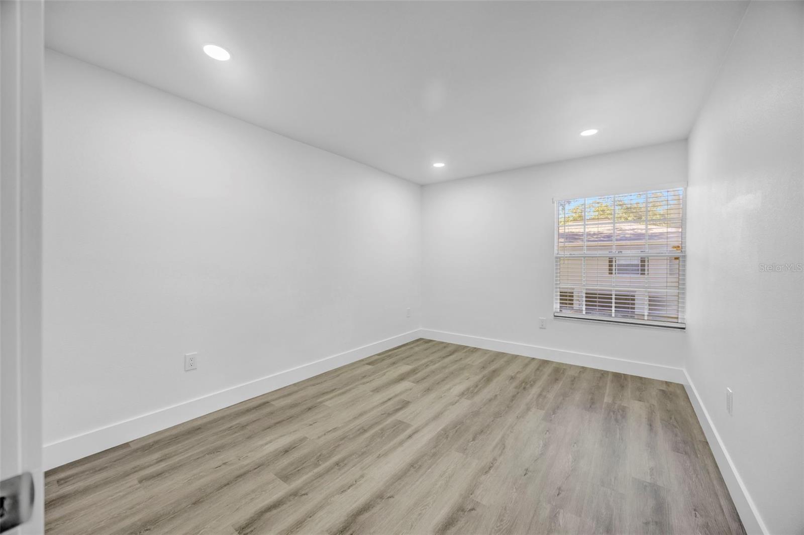 Image 32 of 41 For 11728 Raintree Drive