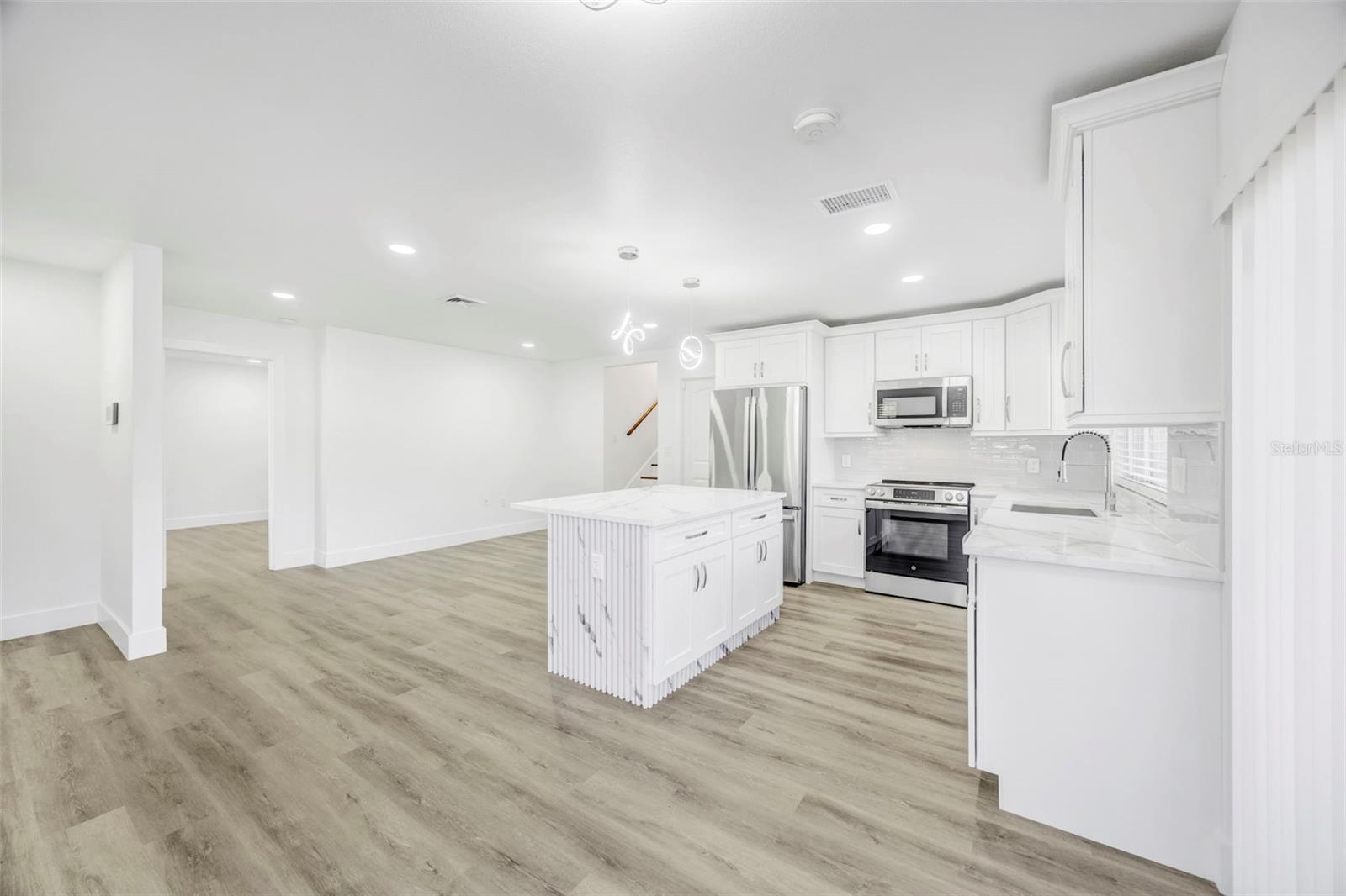 Image 7 of 41 For 11728 Raintree Drive