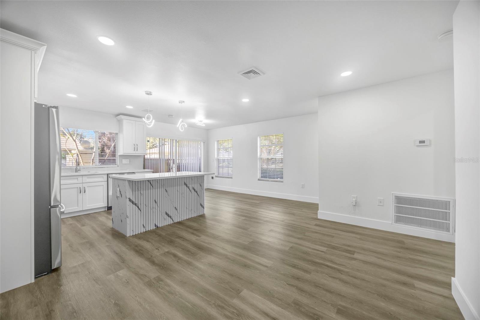 Image 8 of 41 For 11728 Raintree Drive