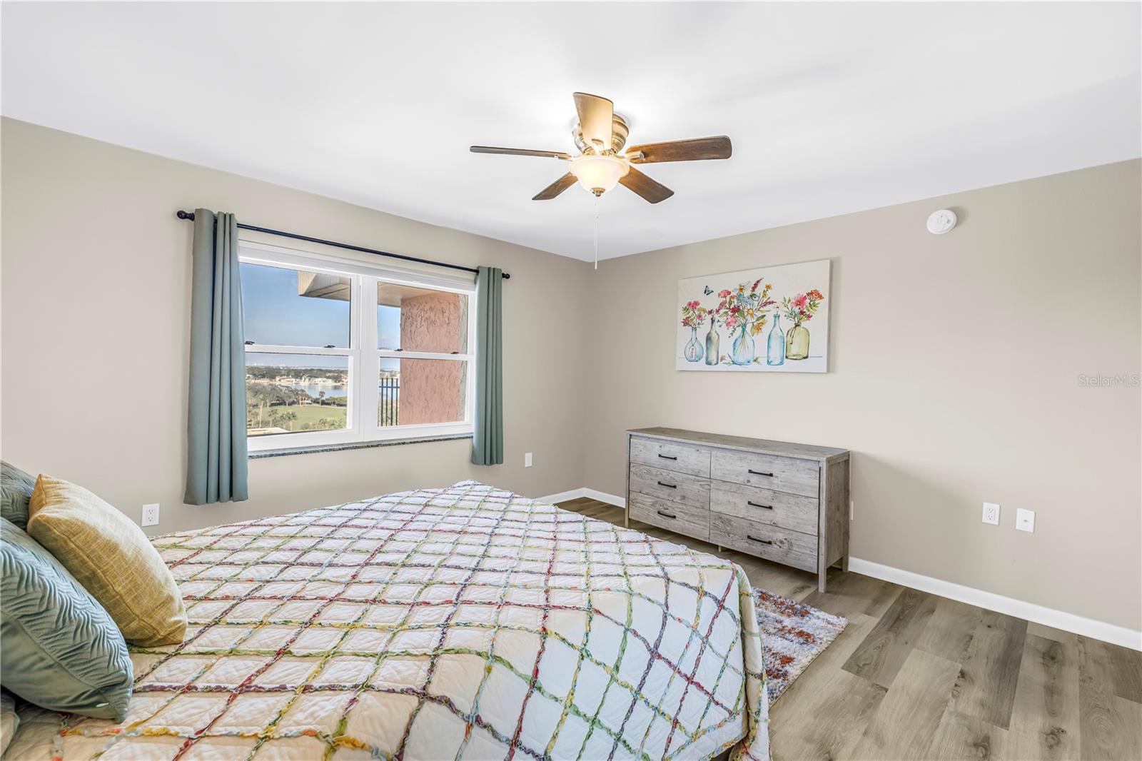 Image 17 of 29 For 1120 Shore Drive Ne 1103