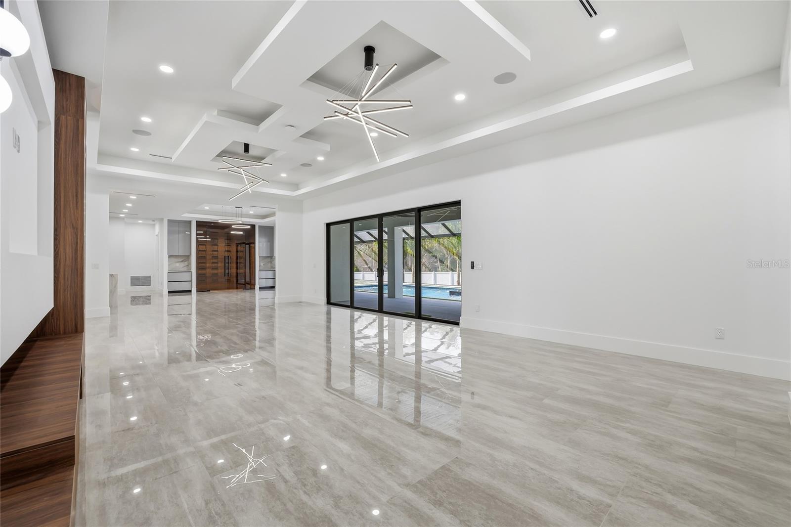 Image 16 of 100 For 6802 Creek Drive