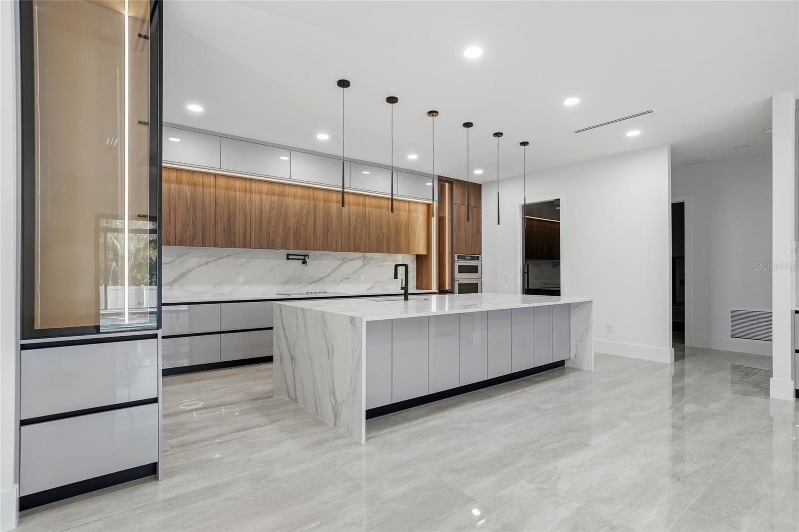 Image 20 of 100 For 6802 Creek Drive